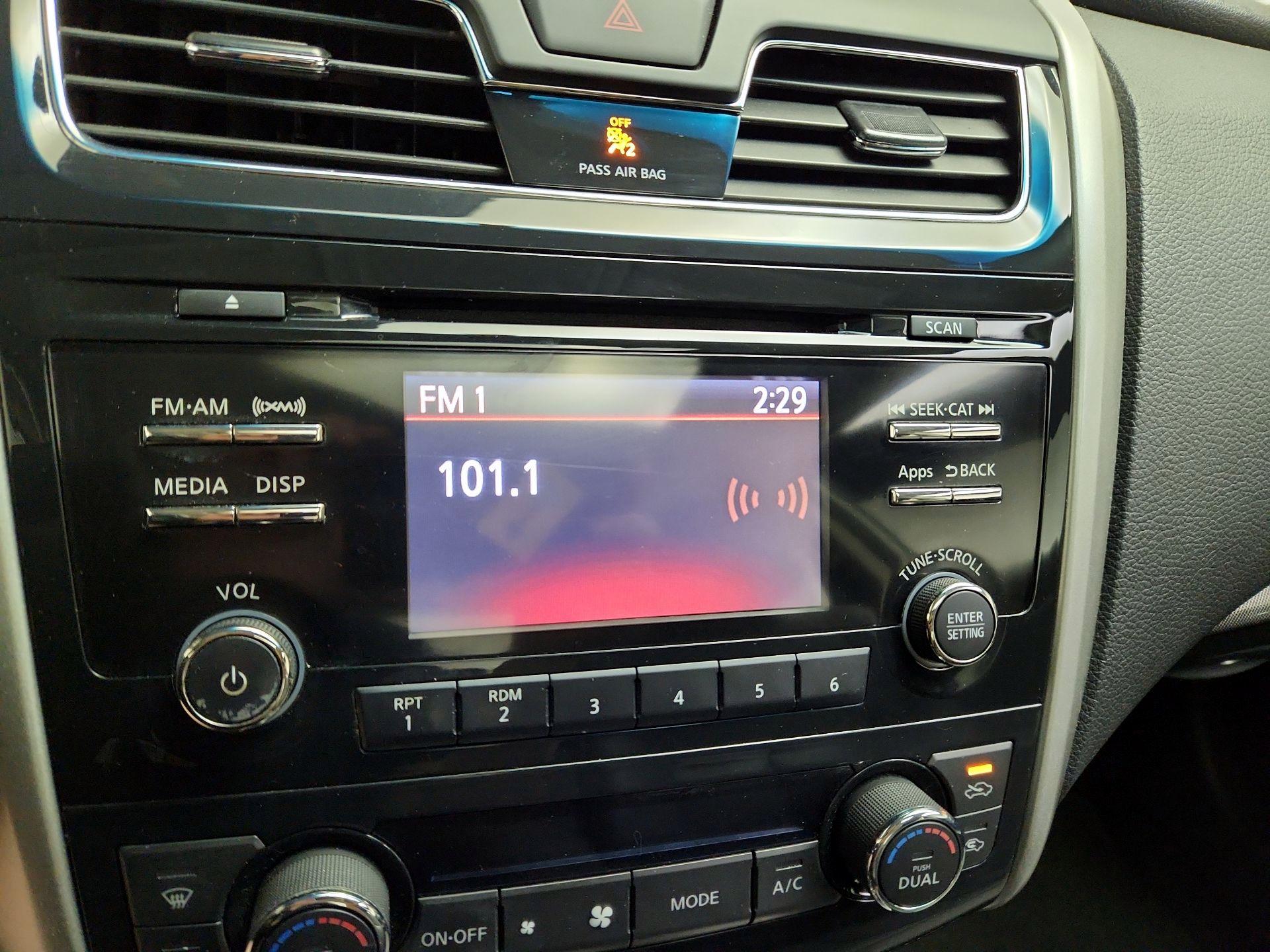 Thumbnail: 2015 Nissan Altima - 15