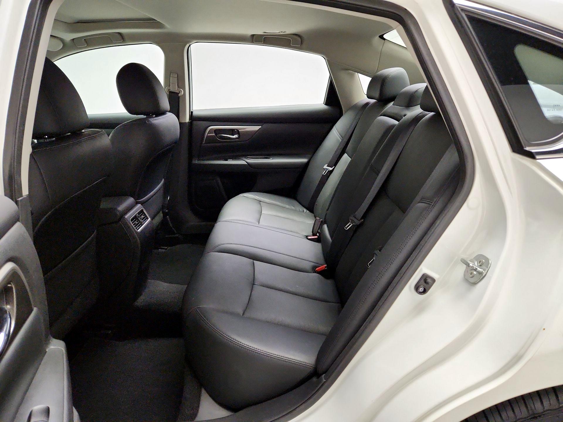 Thumbnail: 2015 Nissan Altima - 20