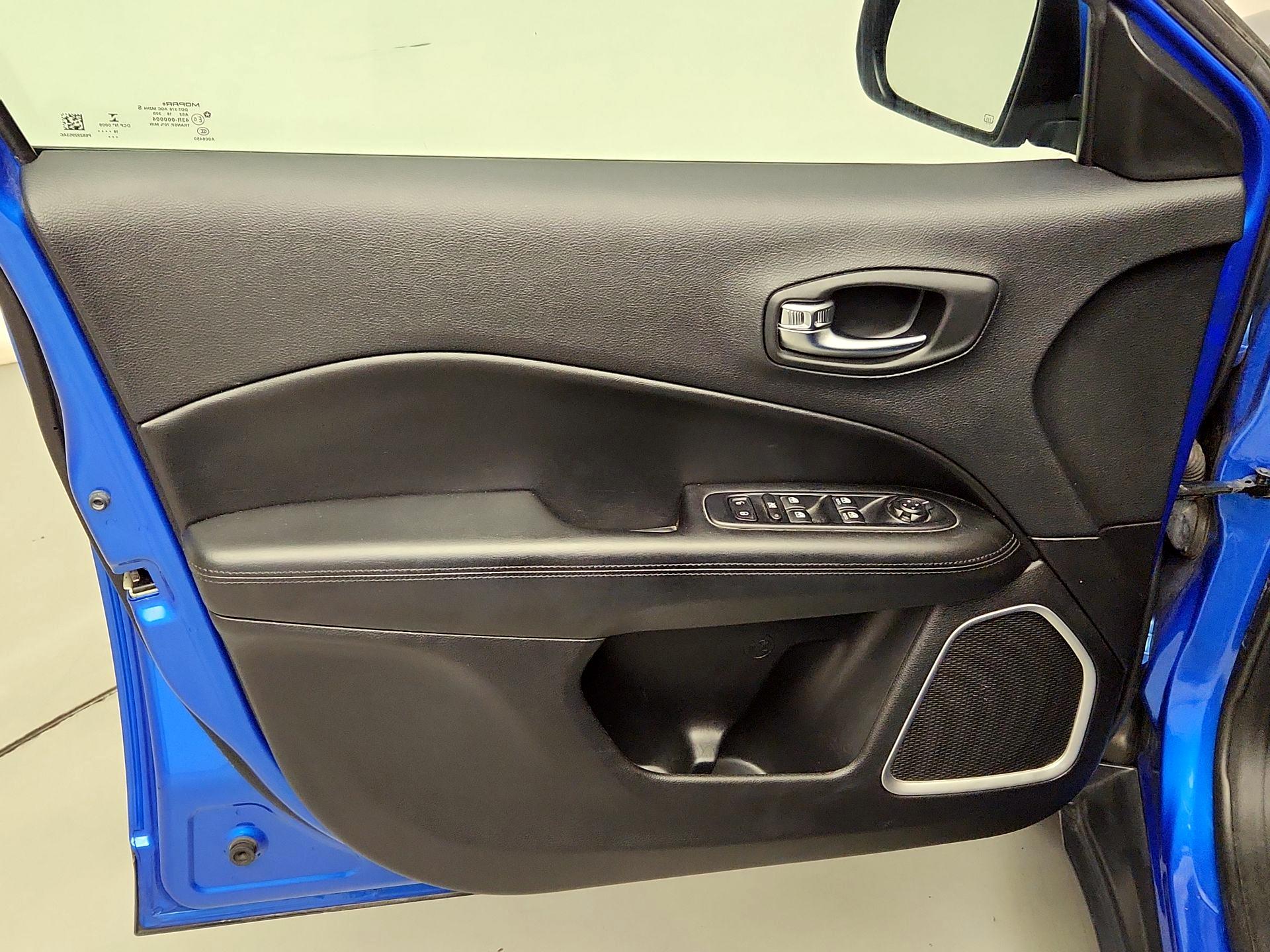 Thumbnail: 2019 Jeep Compass - 12