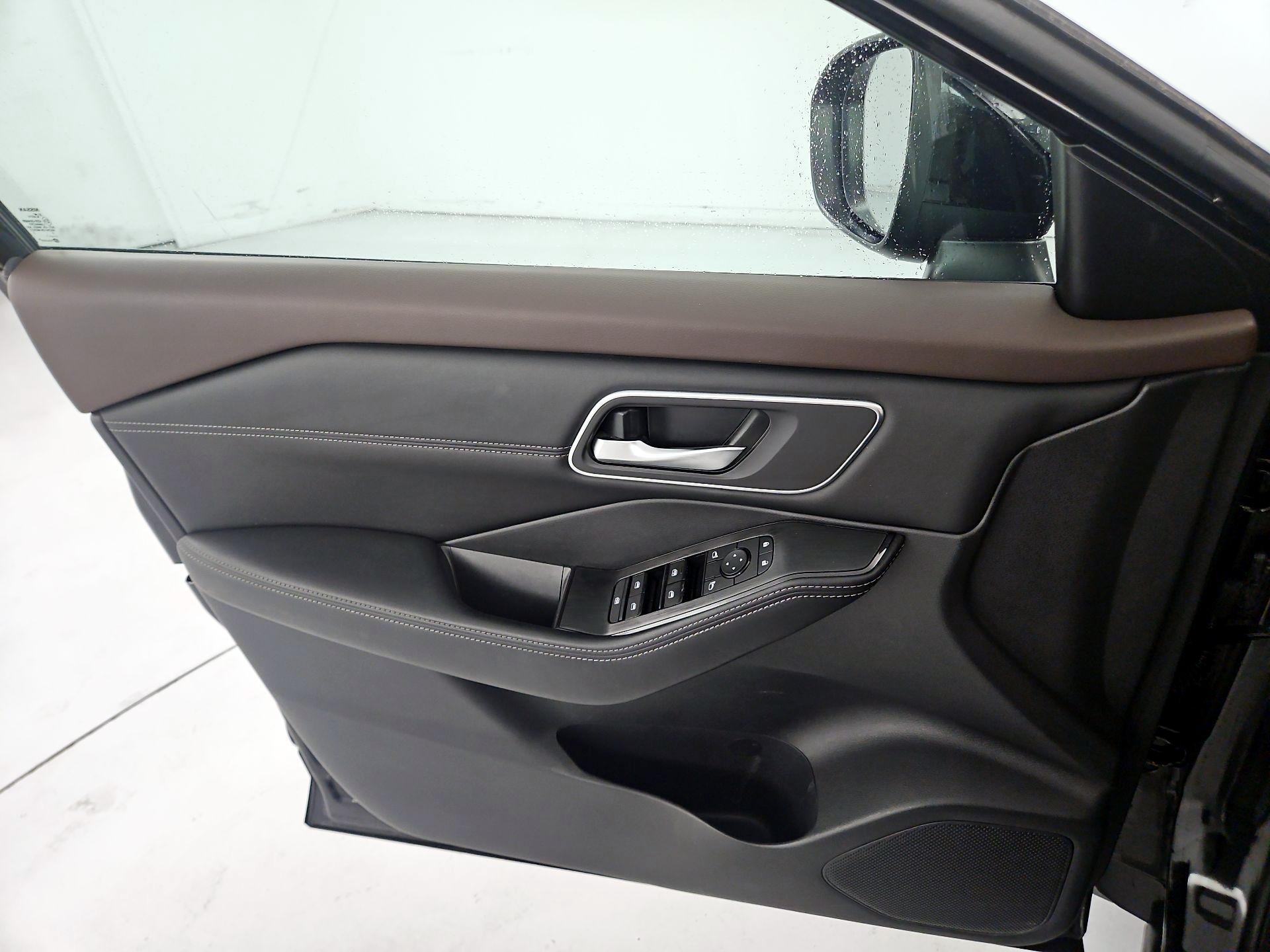 Thumbnail: 2021 Nissan Rogue - 12