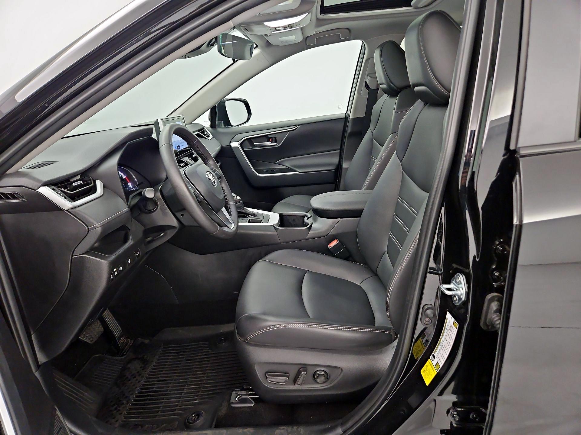 Thumbnail: 2025 Toyota RAV4 - 11