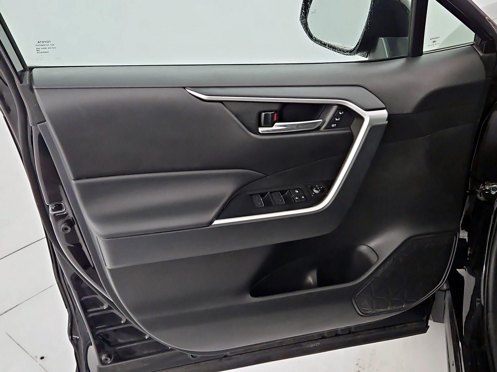 Thumbnail: 2025 Toyota RAV4 - 12