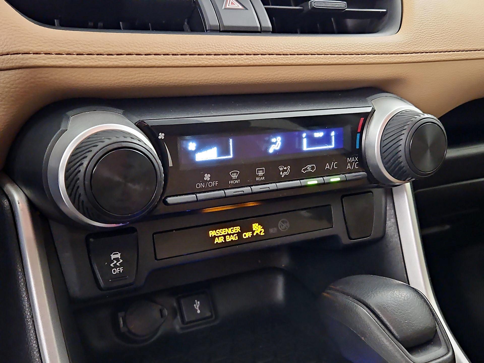 Thumbnail: 2020 Toyota RAV4 - 14