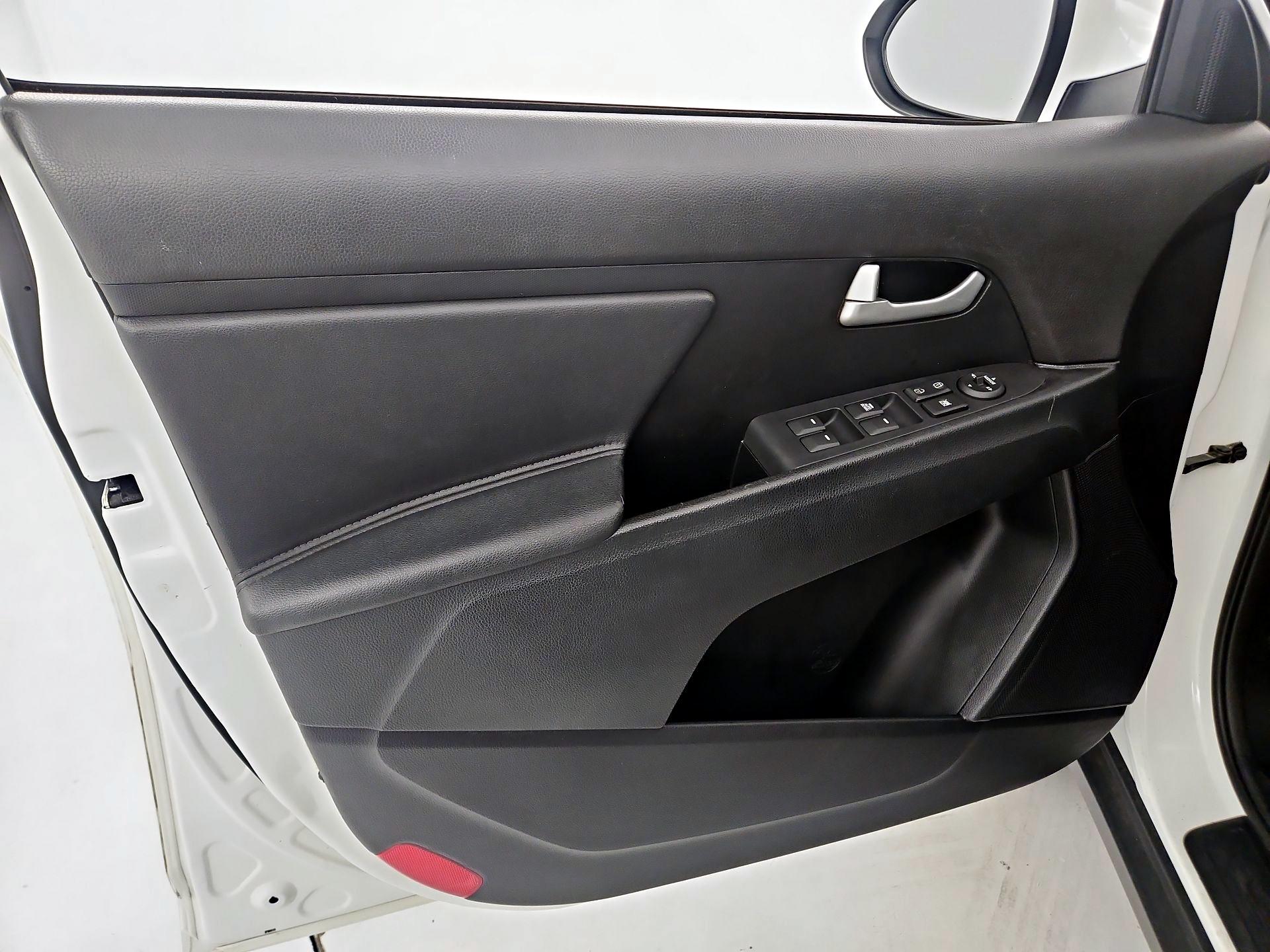 Thumbnail: 2016 Kia Sportage - 10