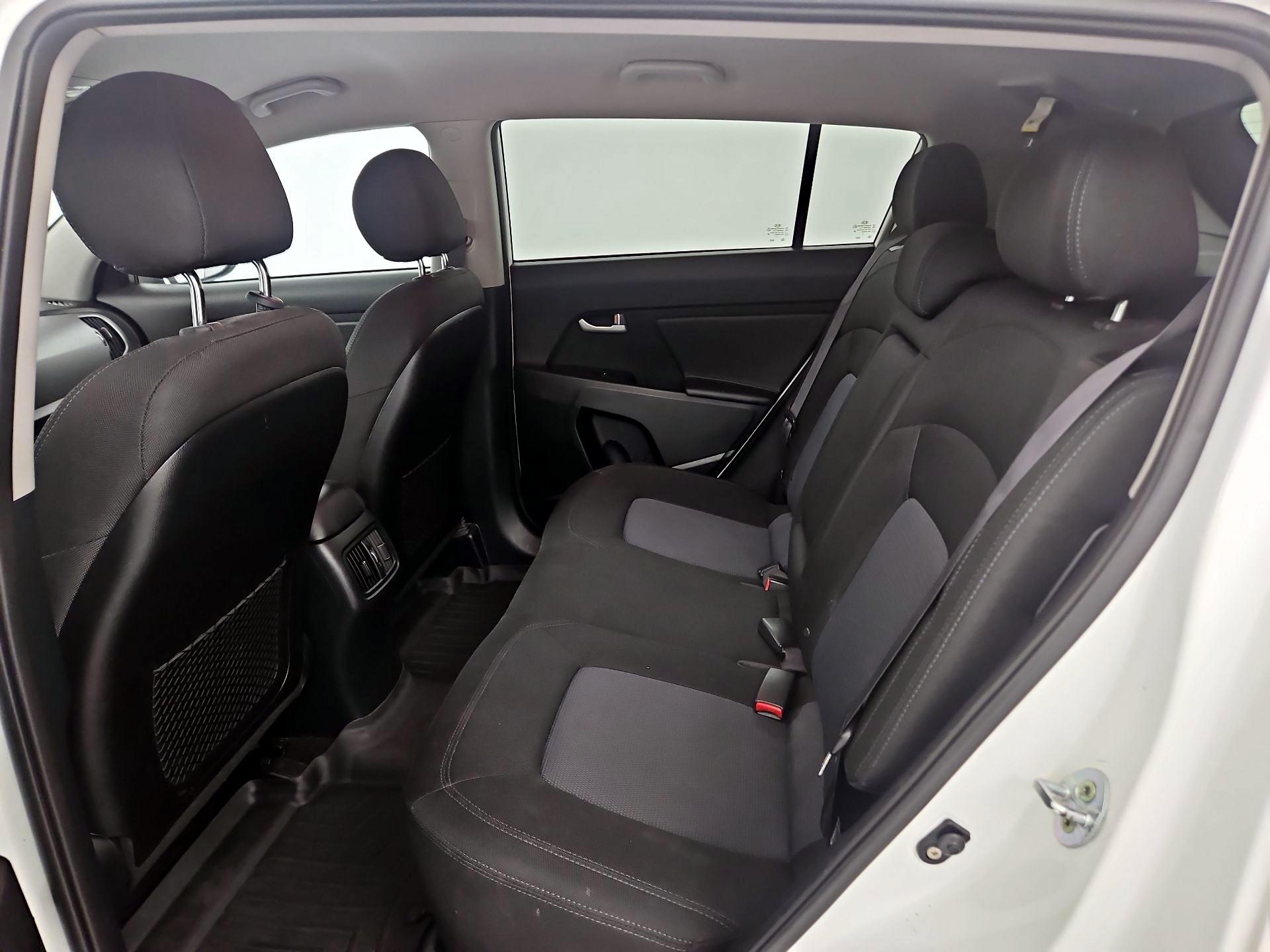 Thumbnail: 2016 Kia Sportage - 16