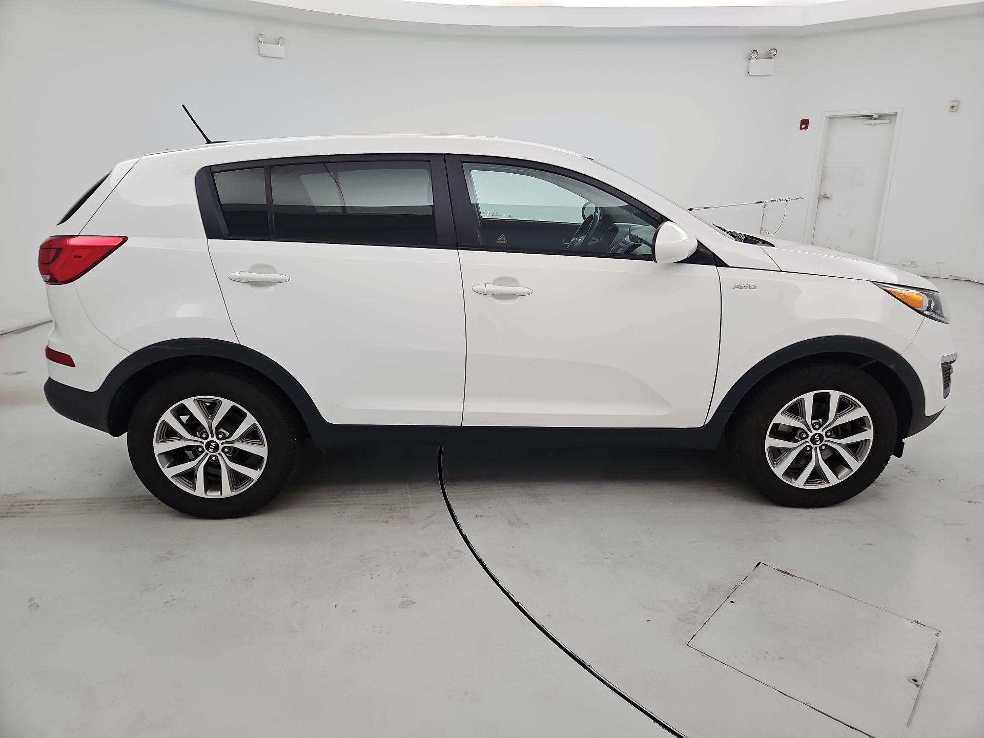 Thumbnail: 2016 Kia Sportage - 4