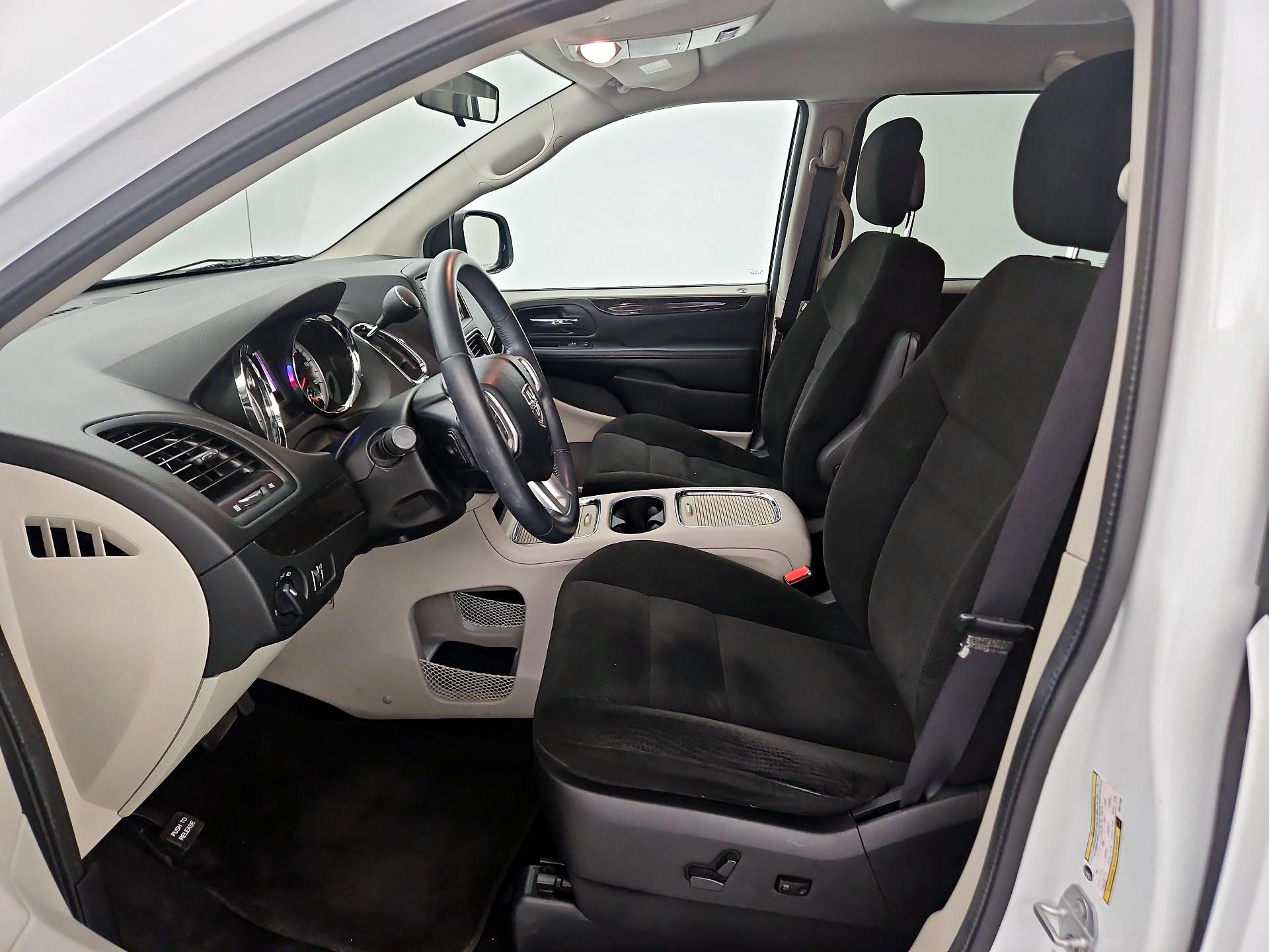 Thumbnail: 2016 Dodge Grand Caravan - 9