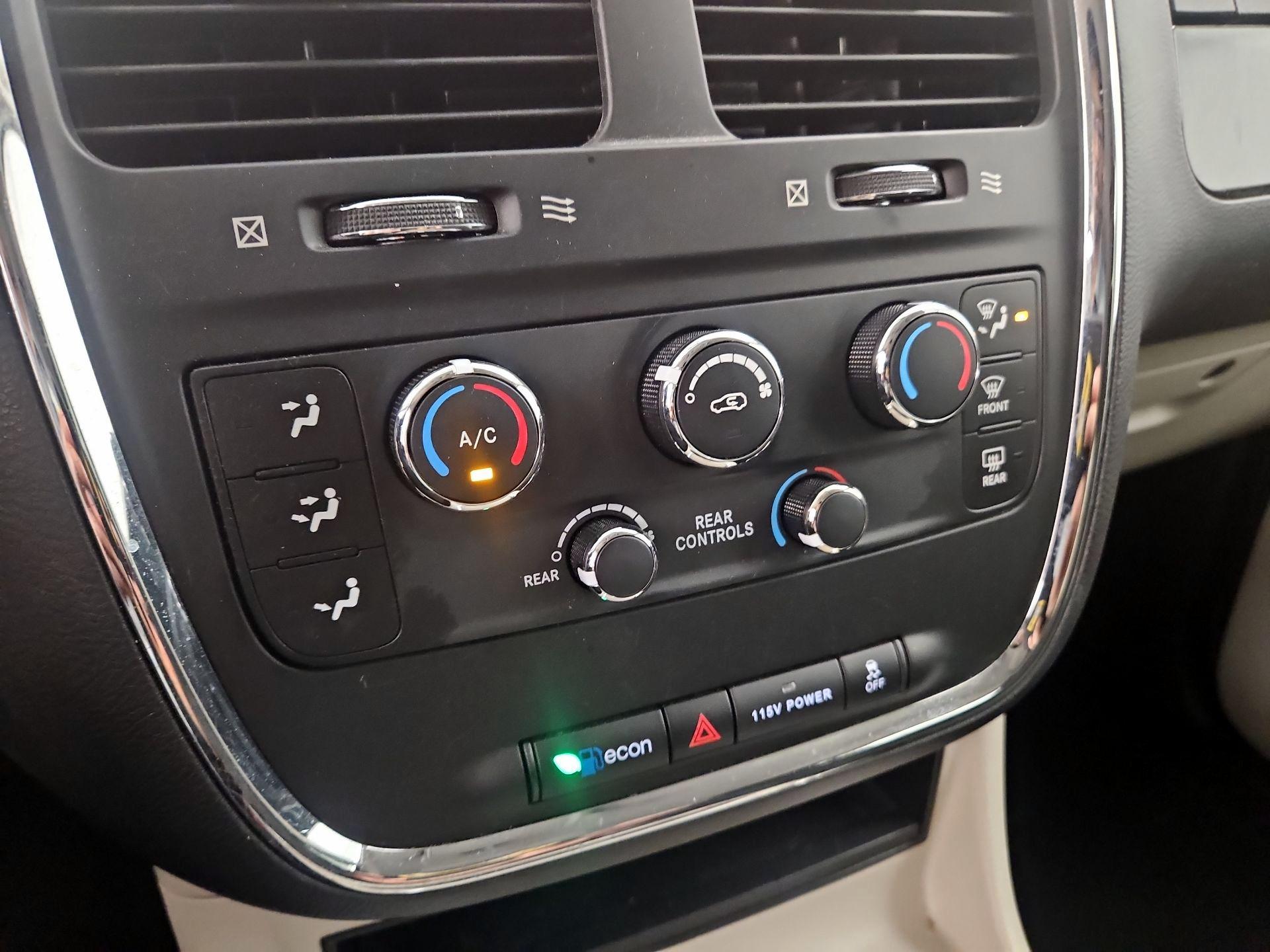 Thumbnail: 2016 Dodge Grand Caravan - 14
