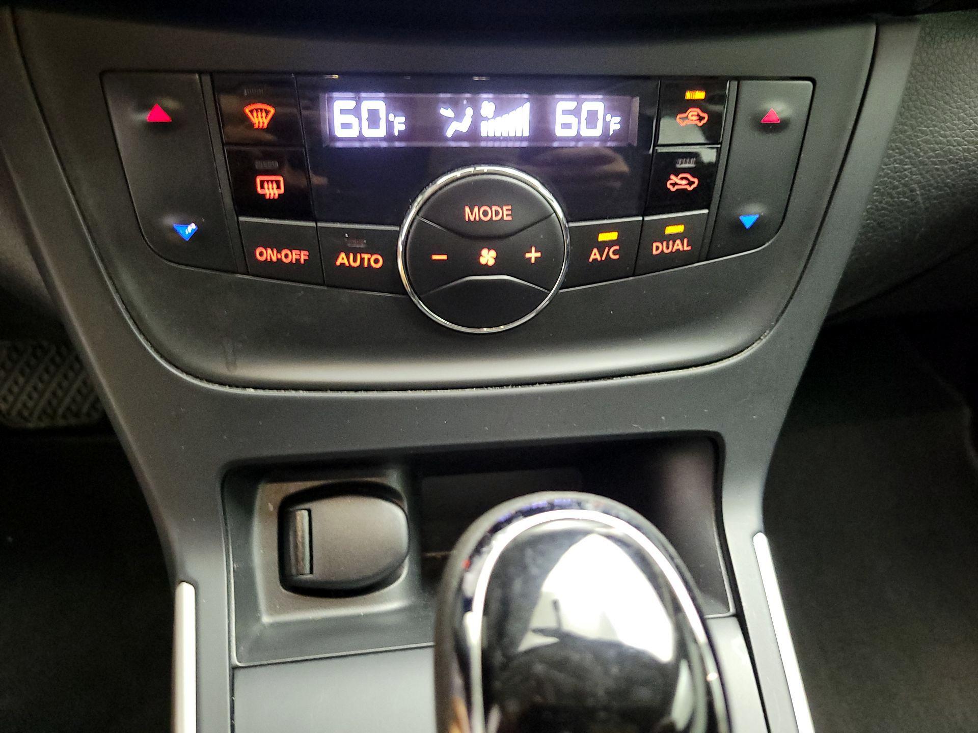 Thumbnail: 2019 Nissan Sentra - 16