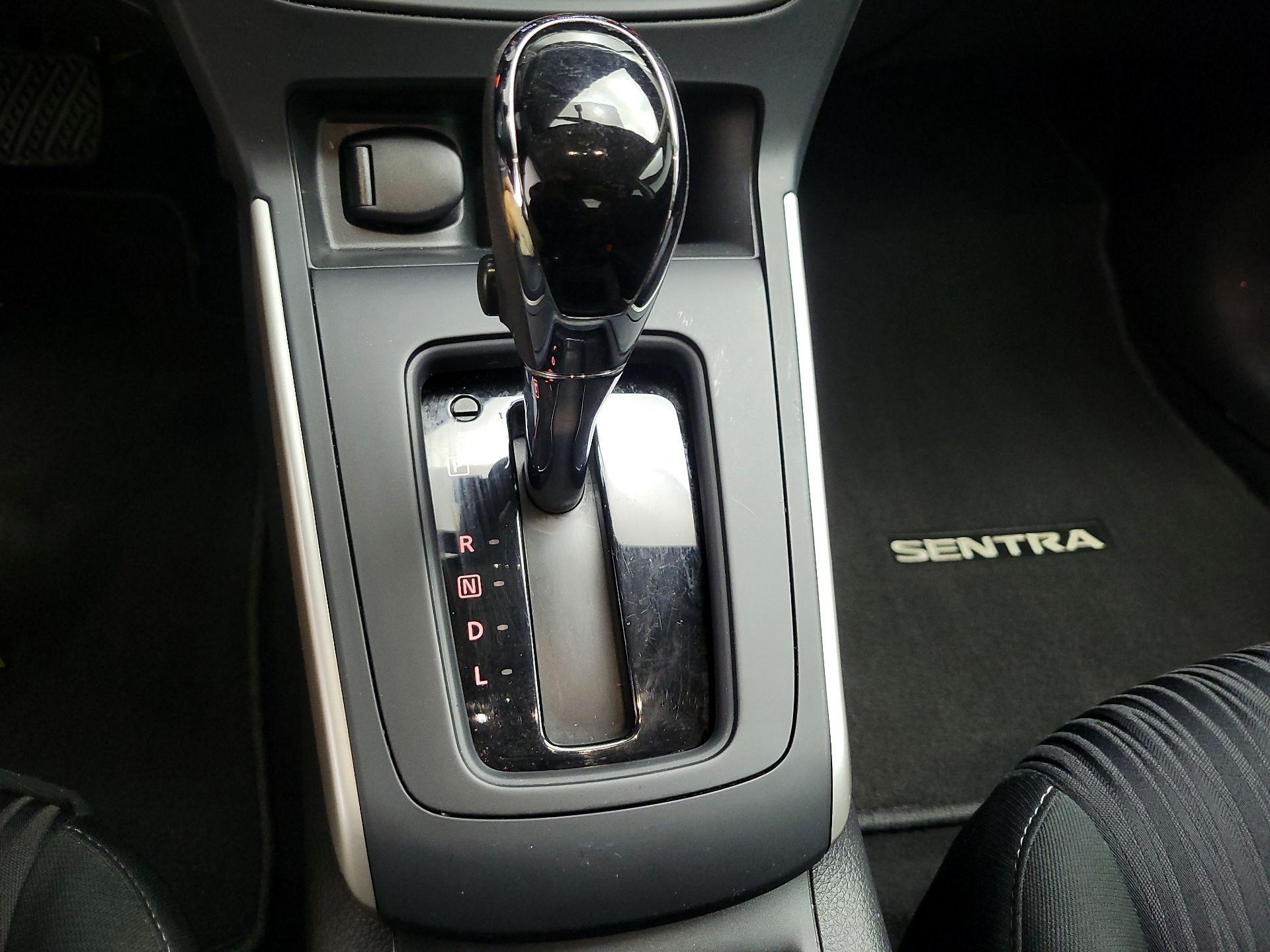 Thumbnail: 2019 Nissan Sentra - 17