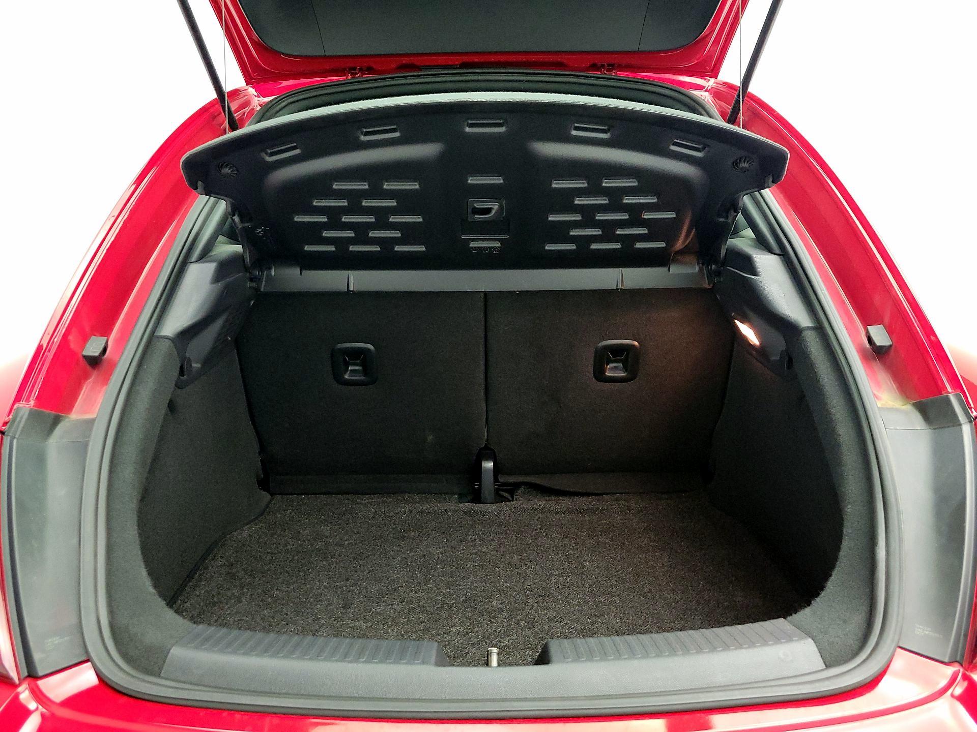 Thumbnail: 2019 Volkswagen Beetle - 17