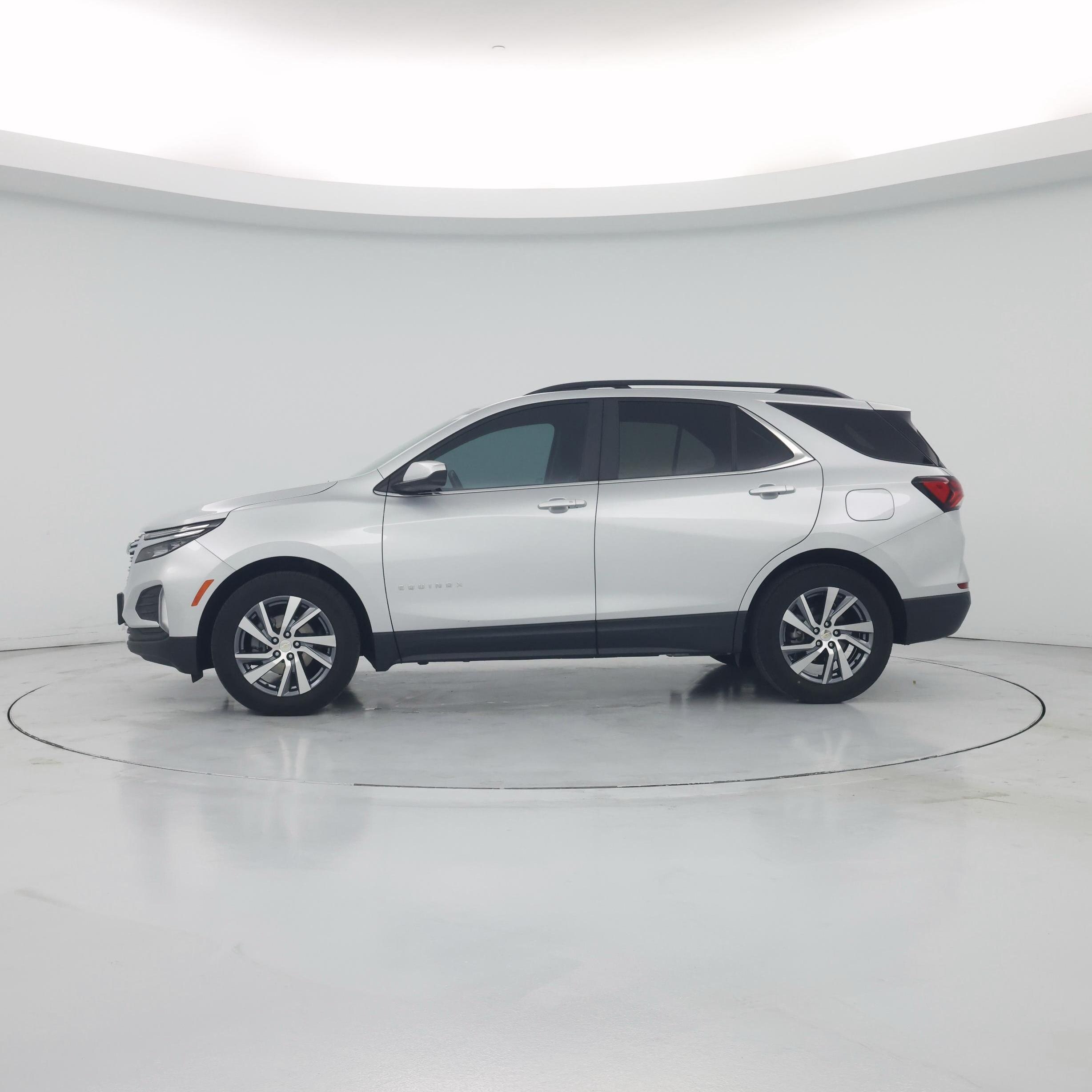 Thumbnail: 2022 Chevrolet Equinox - 3