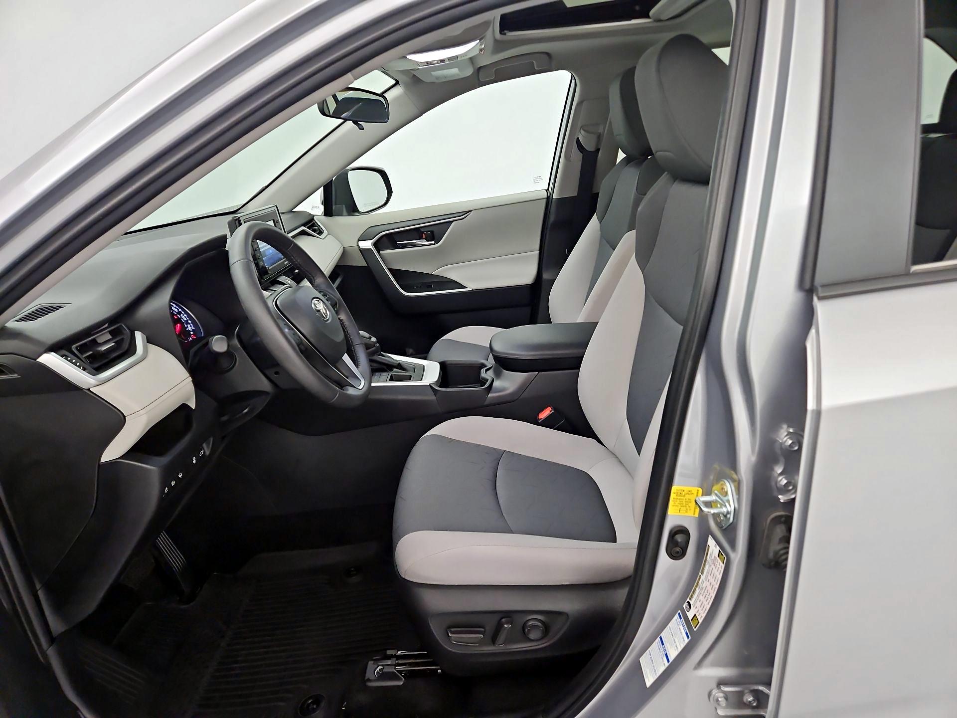 Thumbnail: 2022 Toyota RAV4 - 11