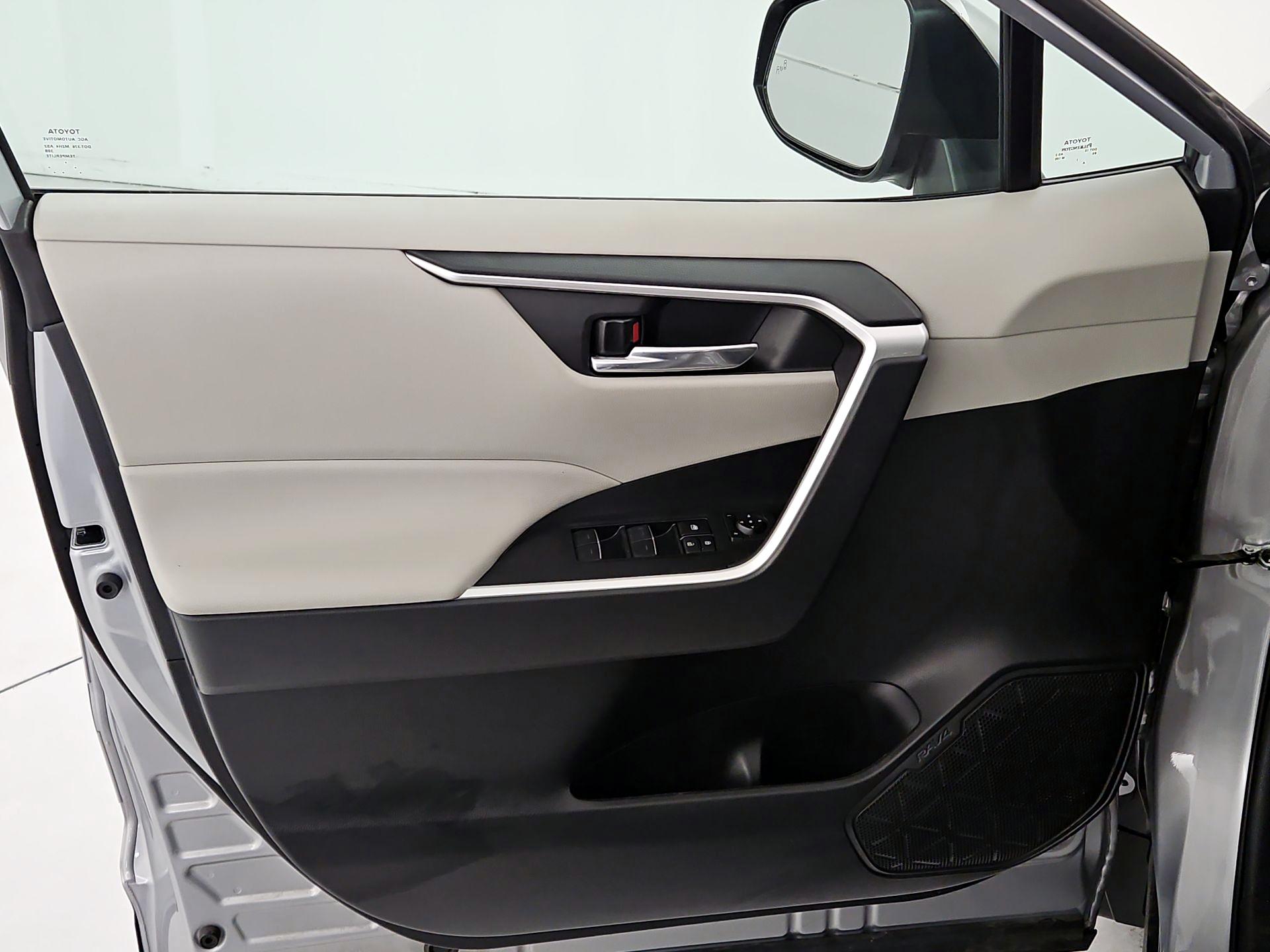 Thumbnail: 2022 Toyota RAV4 - 12