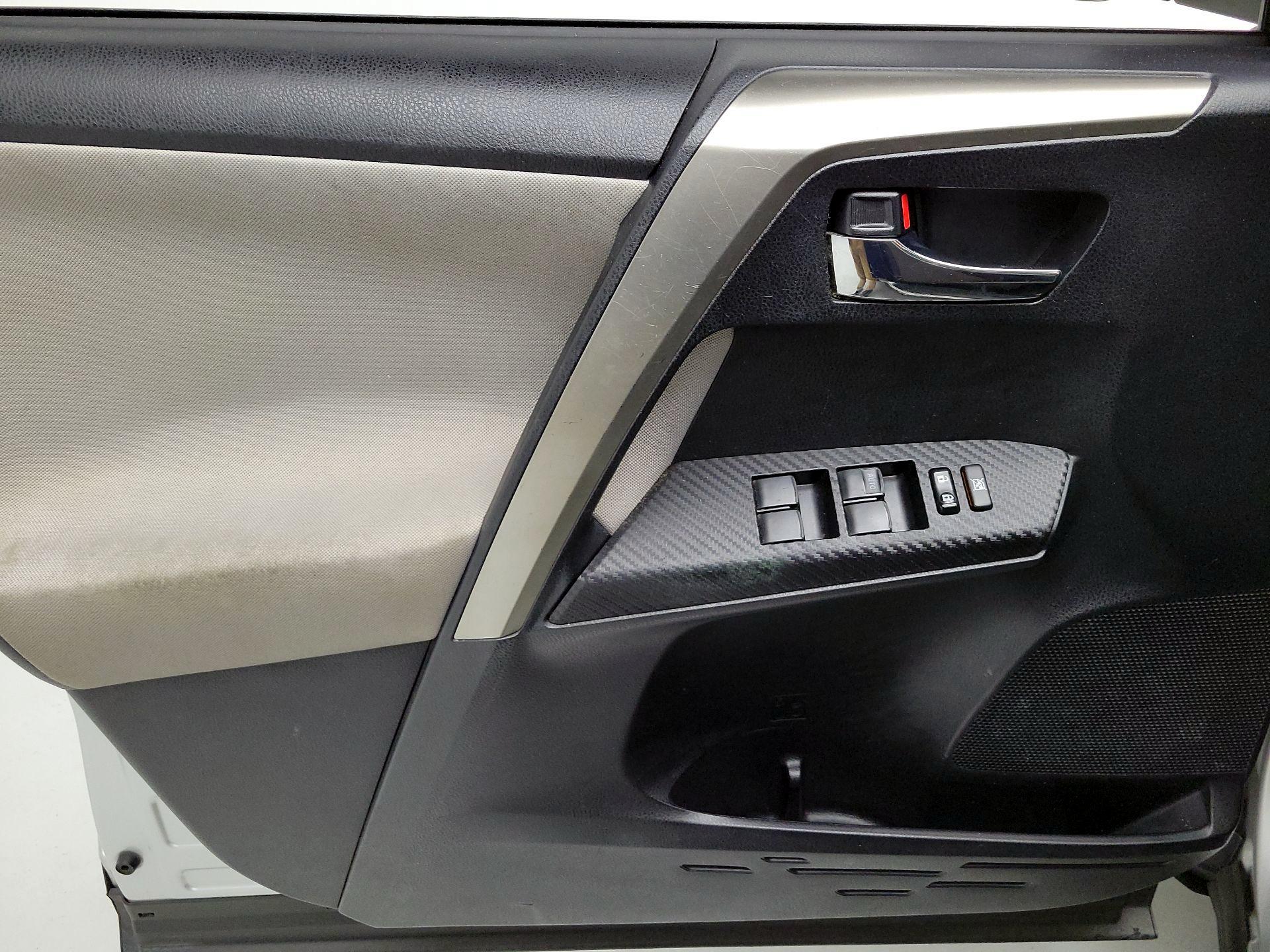 Thumbnail: 2015 Toyota RAV4 - 12