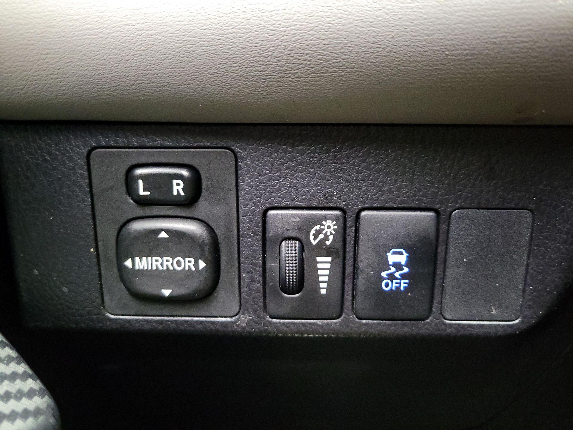 Thumbnail: 2015 Toyota RAV4 - 13