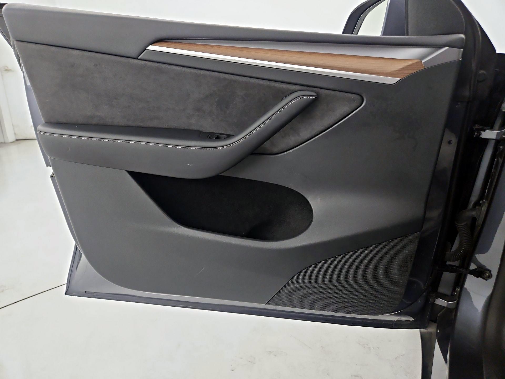 Thumbnail: 2023 Tesla Model Y - 10