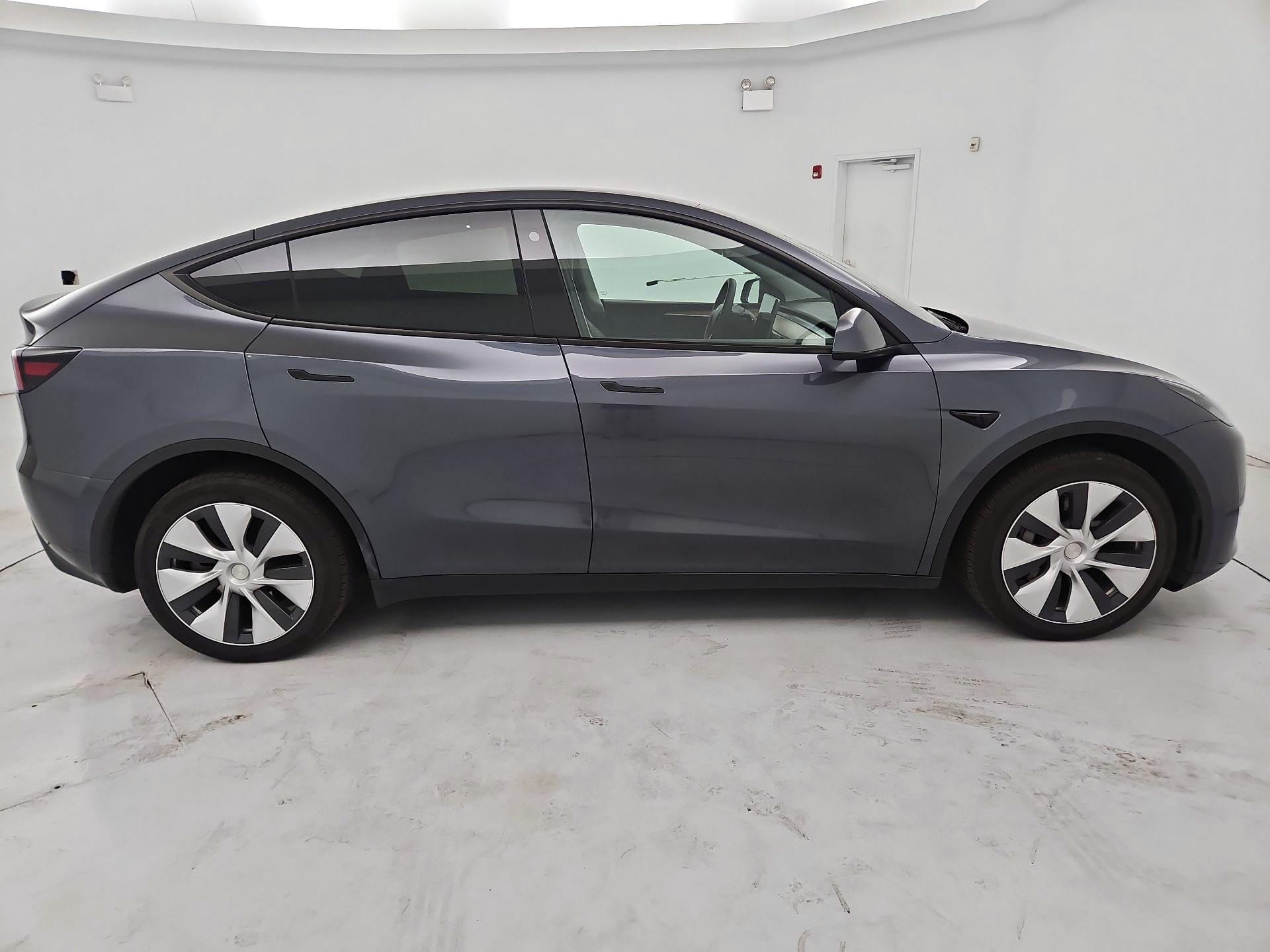 Thumbnail: 2023 Tesla Model Y - 4