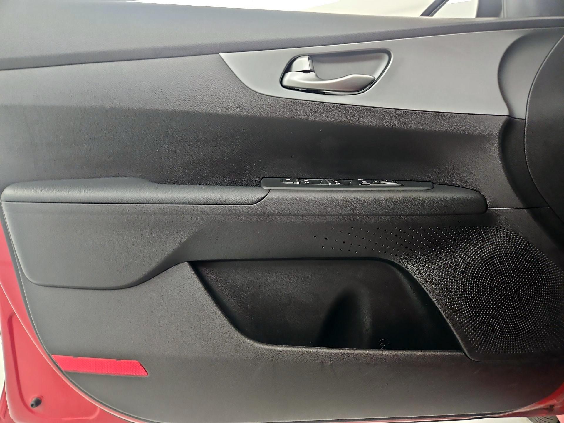 Thumbnail: 2021 Kia Forte - 10