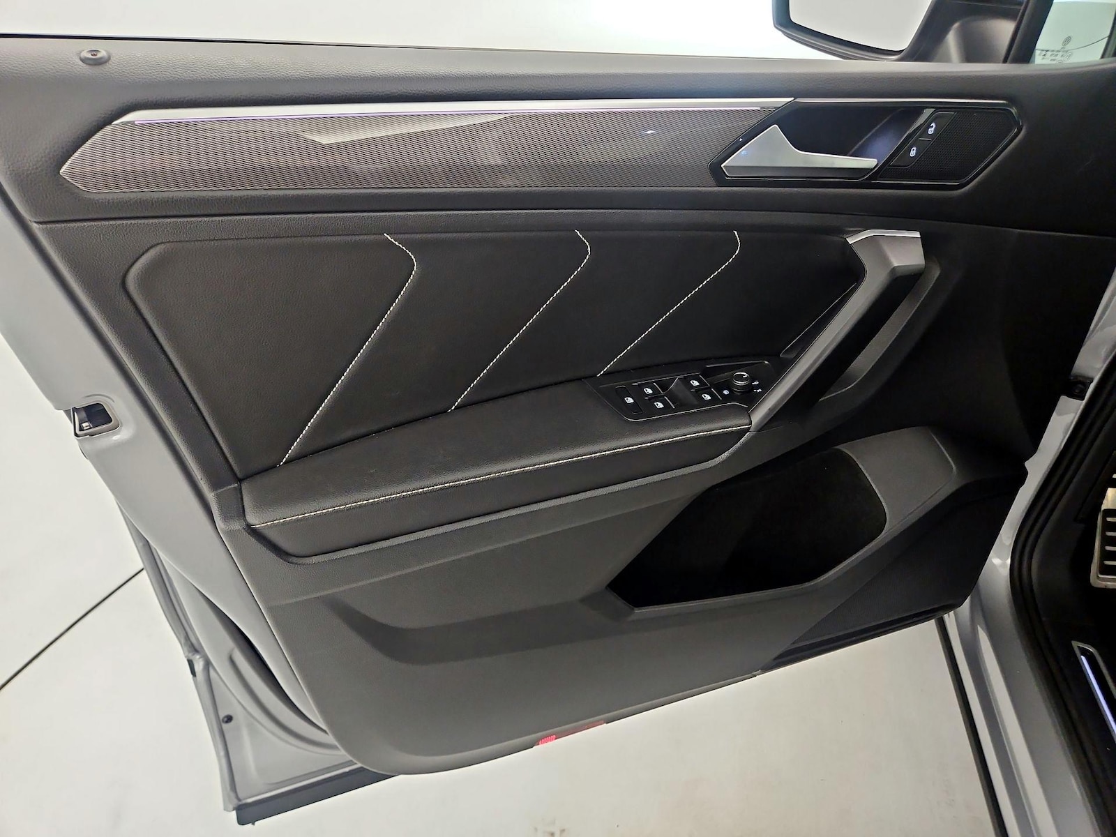 2023 Volkswagen Tiguan SE R-LINE BLACK - Photo 11