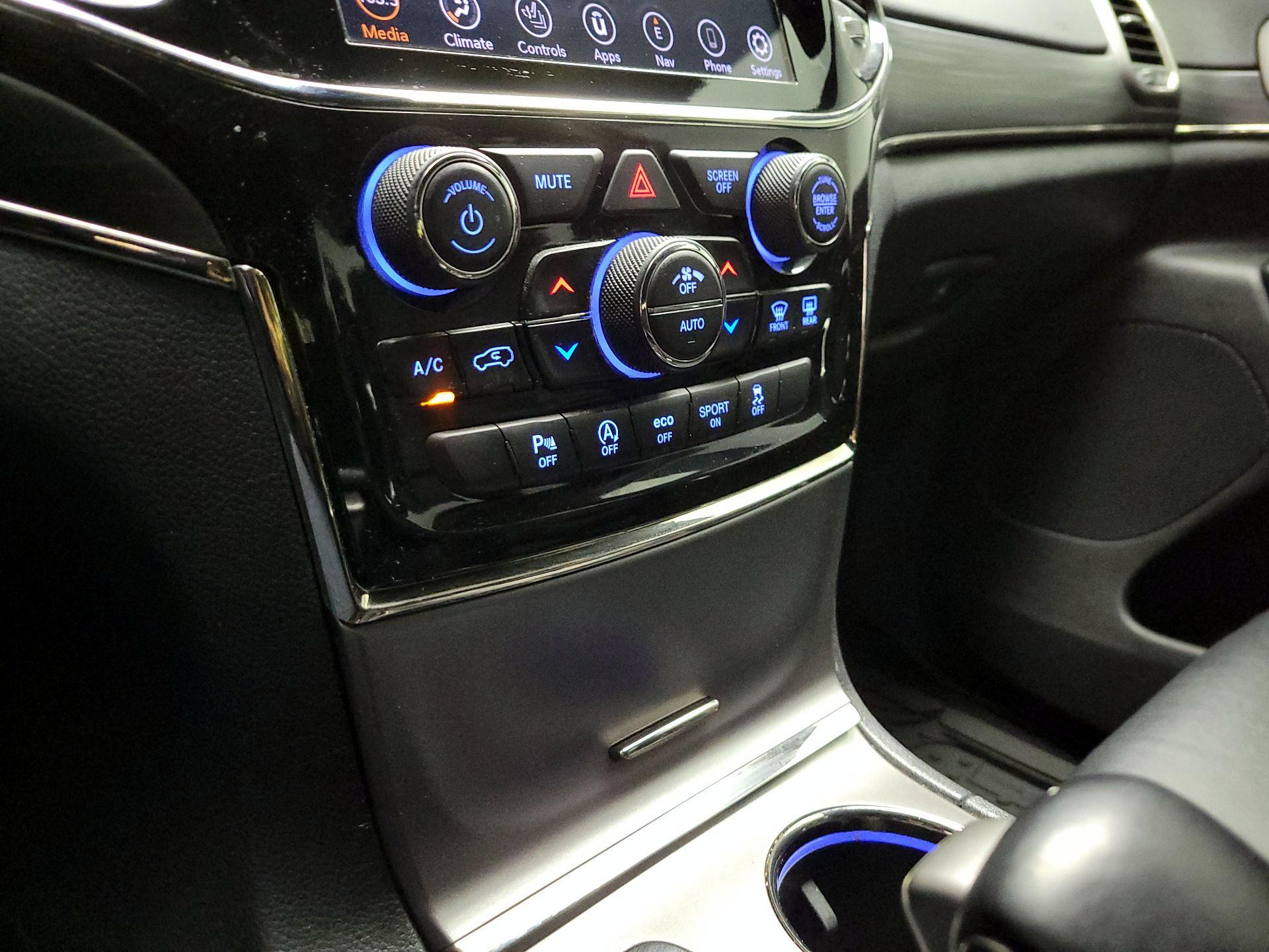 Thumbnail: 2020 Jeep Grand Cherokee - 16