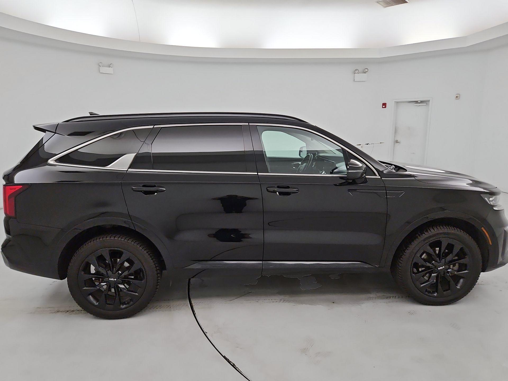 Thumbnail: 2022 Kia Sorento - 4