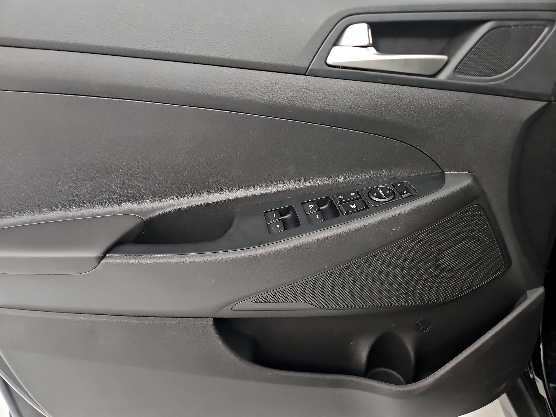 Thumbnail: 2020 Hyundai Tucson - 10