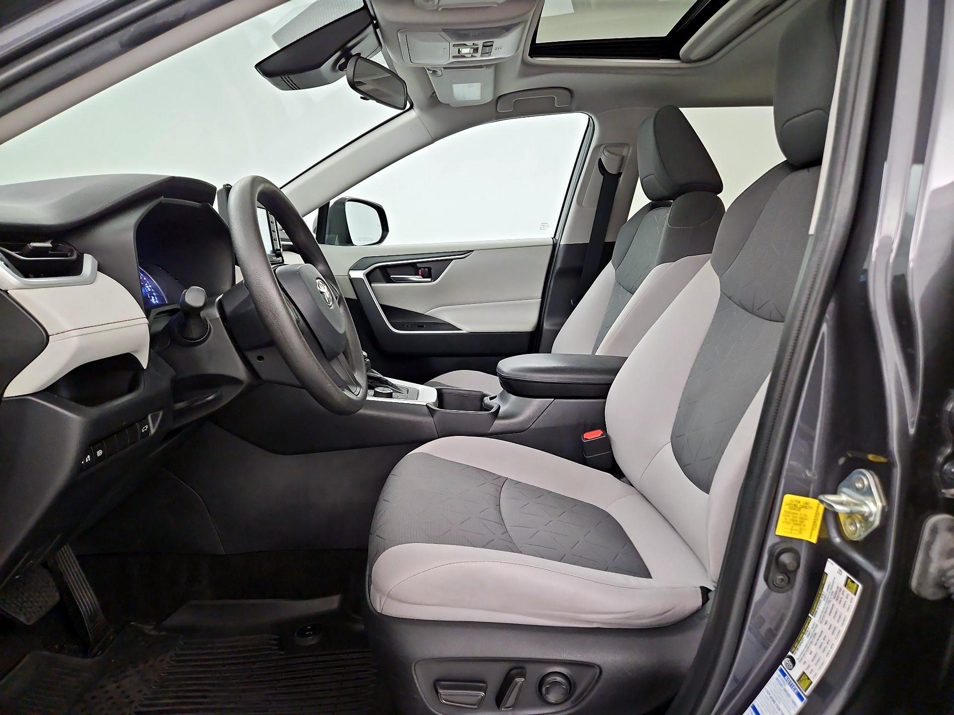 Thumbnail: 2022 Toyota RAV4 - 9