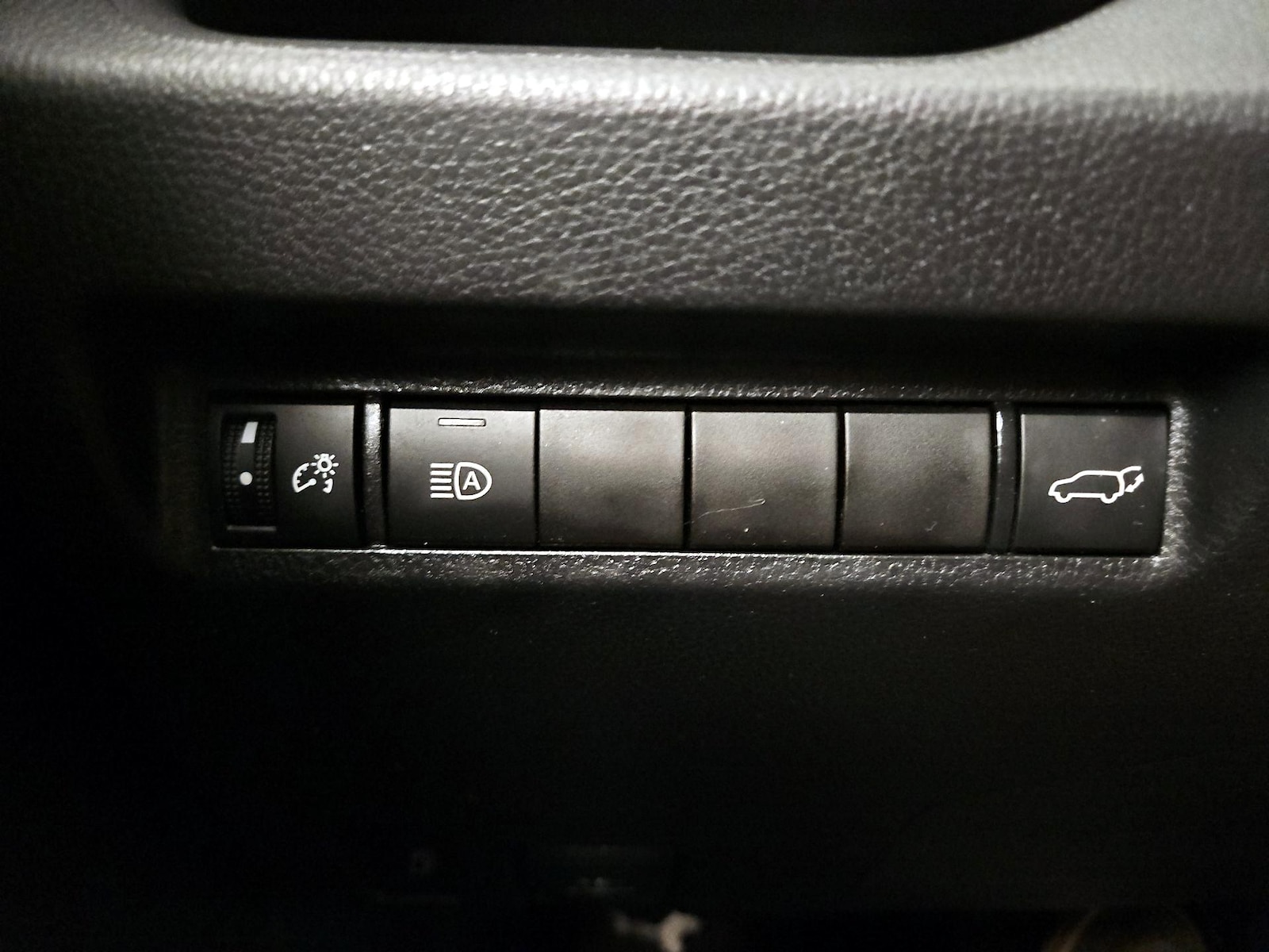2022 Toyota RAV4 XLE - Photo 12