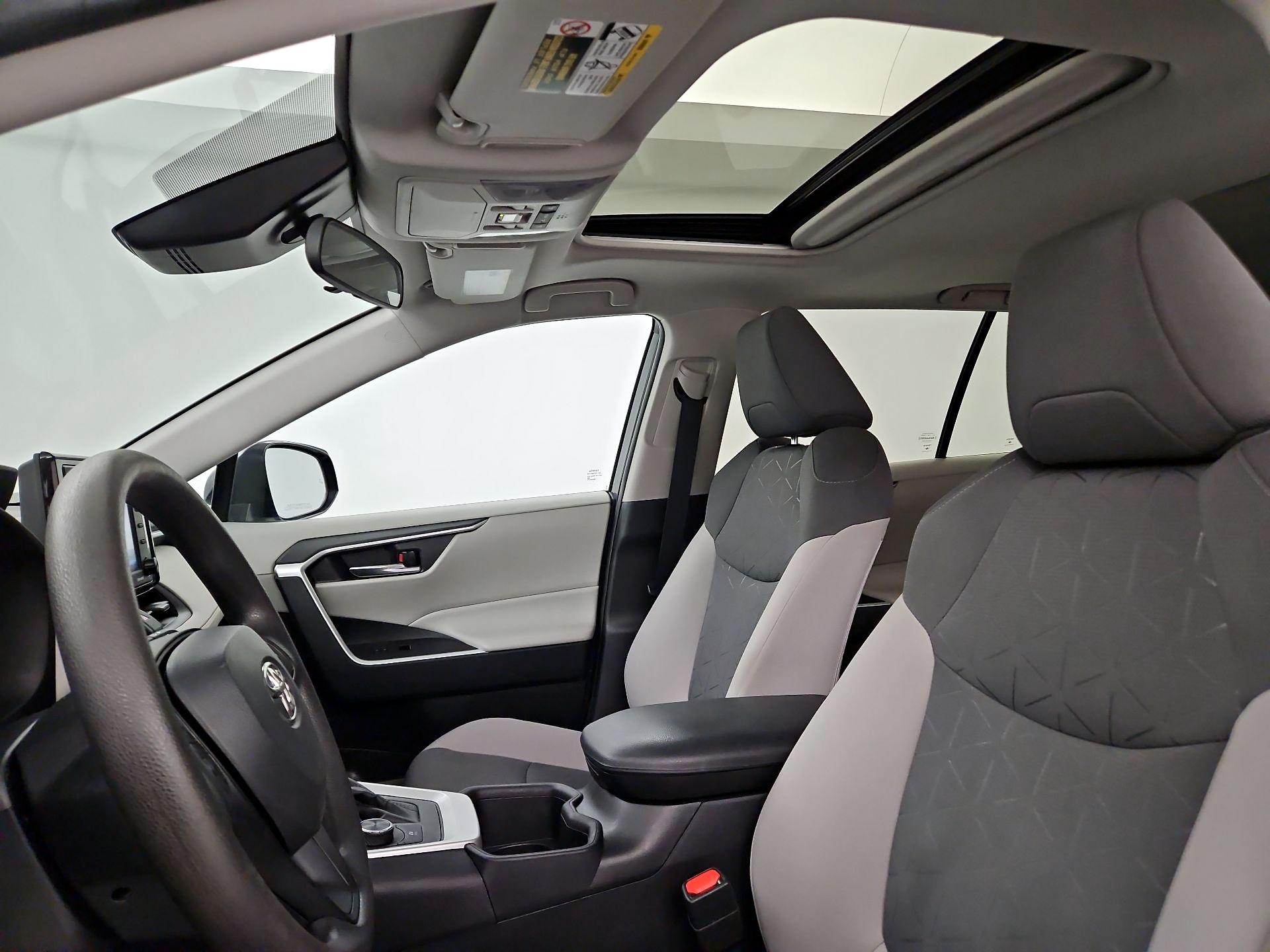 Thumbnail: 2022 Toyota RAV4 - 17