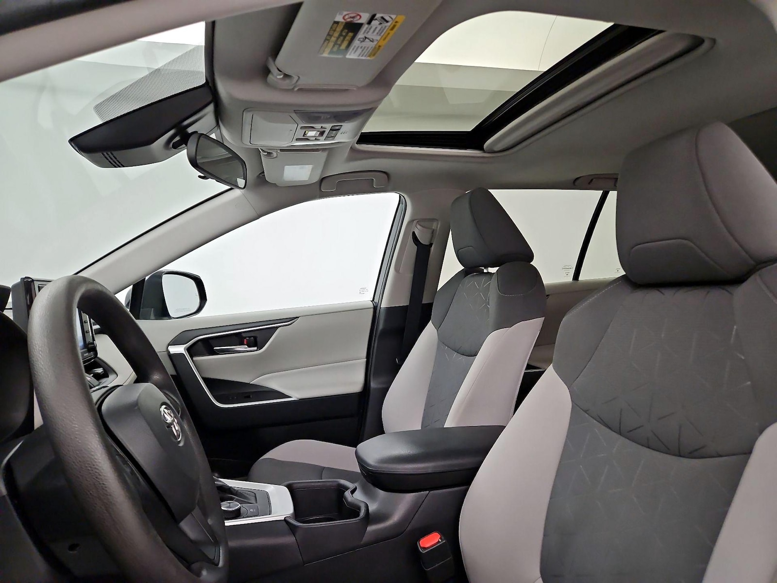2022 Toyota RAV4 XLE - Photo 18