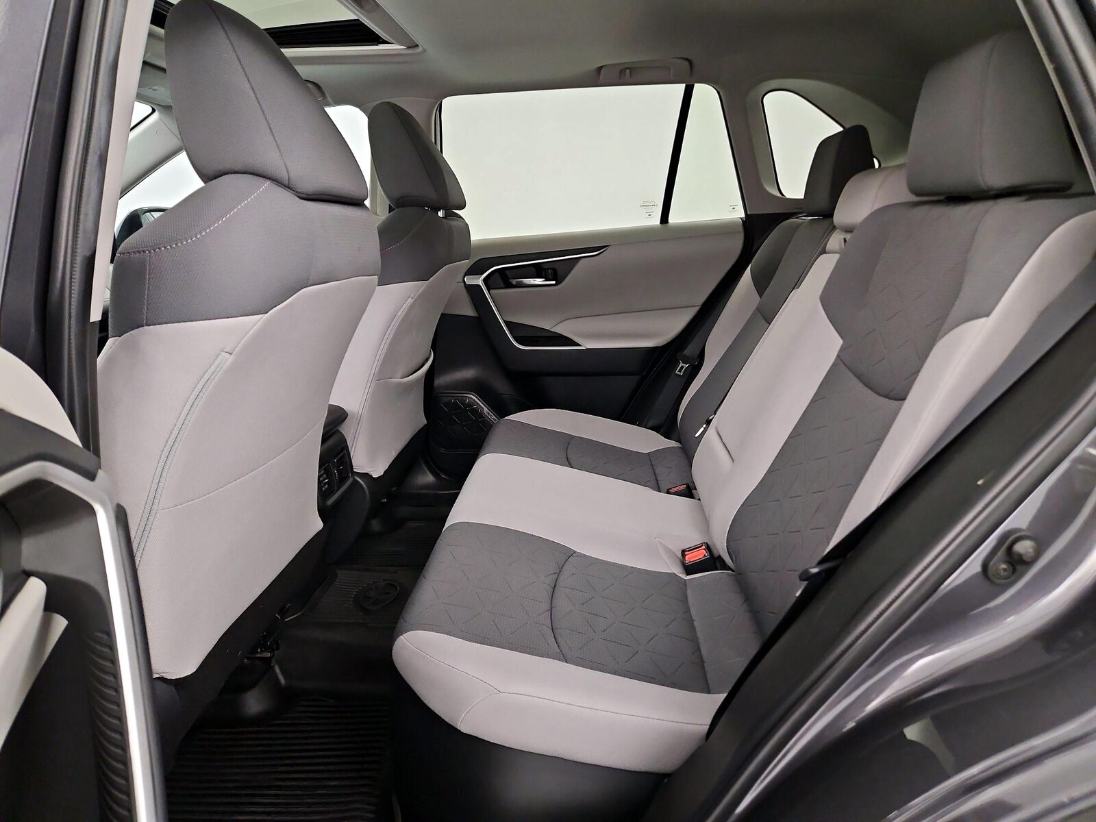 2022 Toyota RAV4 XLE - Photo 19