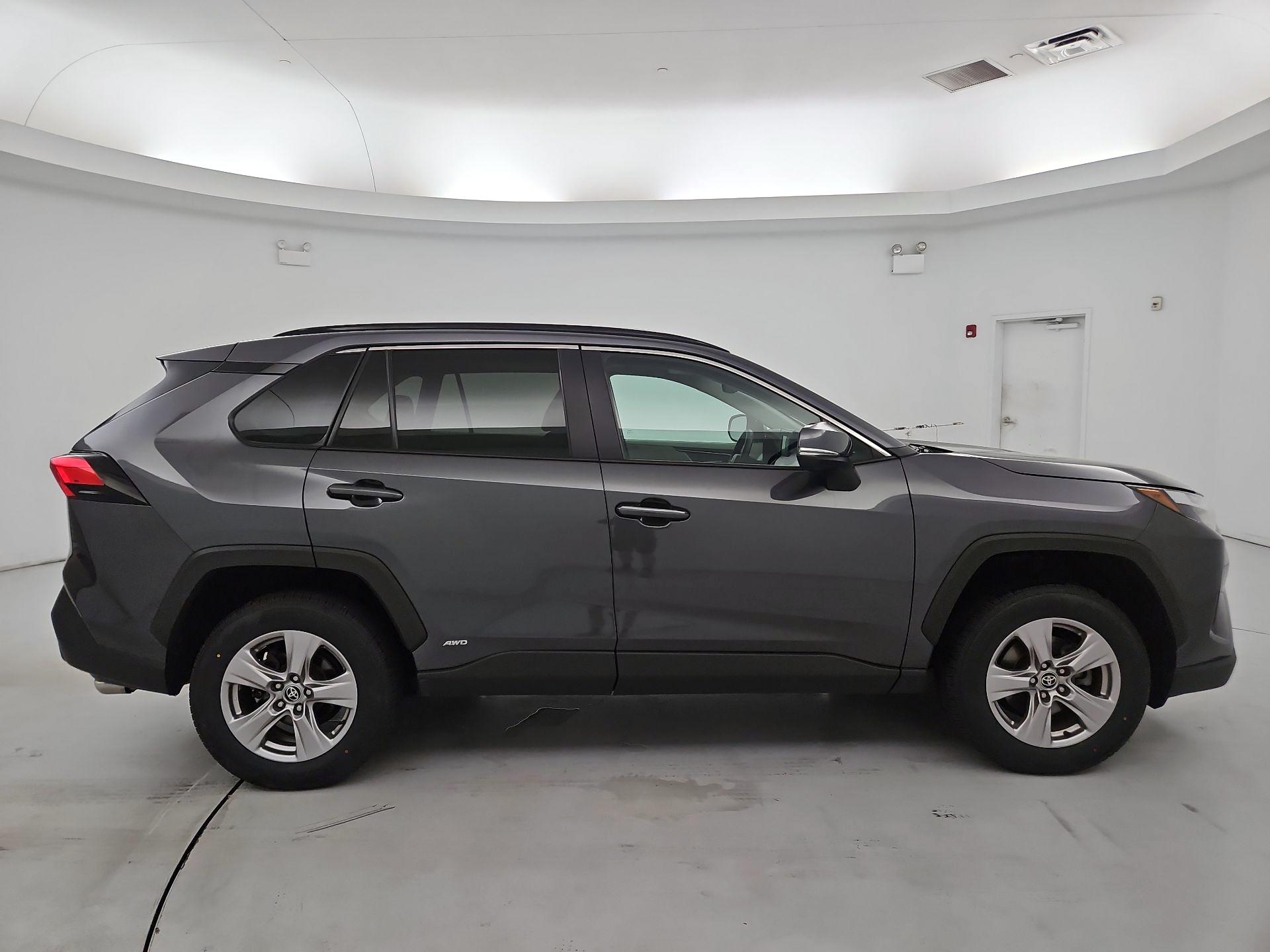 Thumbnail: 2022 Toyota RAV4 - 4