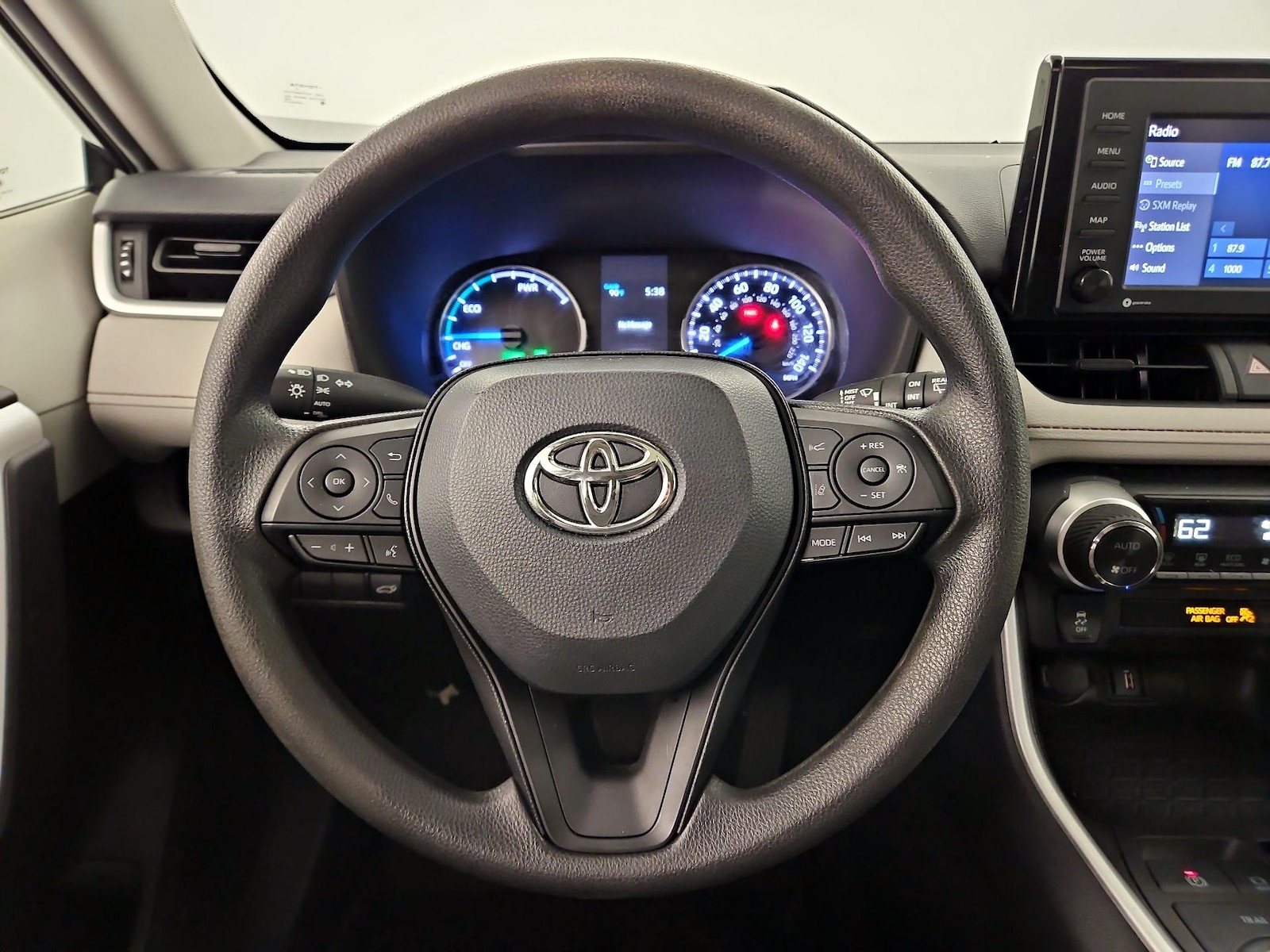 2022 Toyota RAV4 XLE - Photo 9