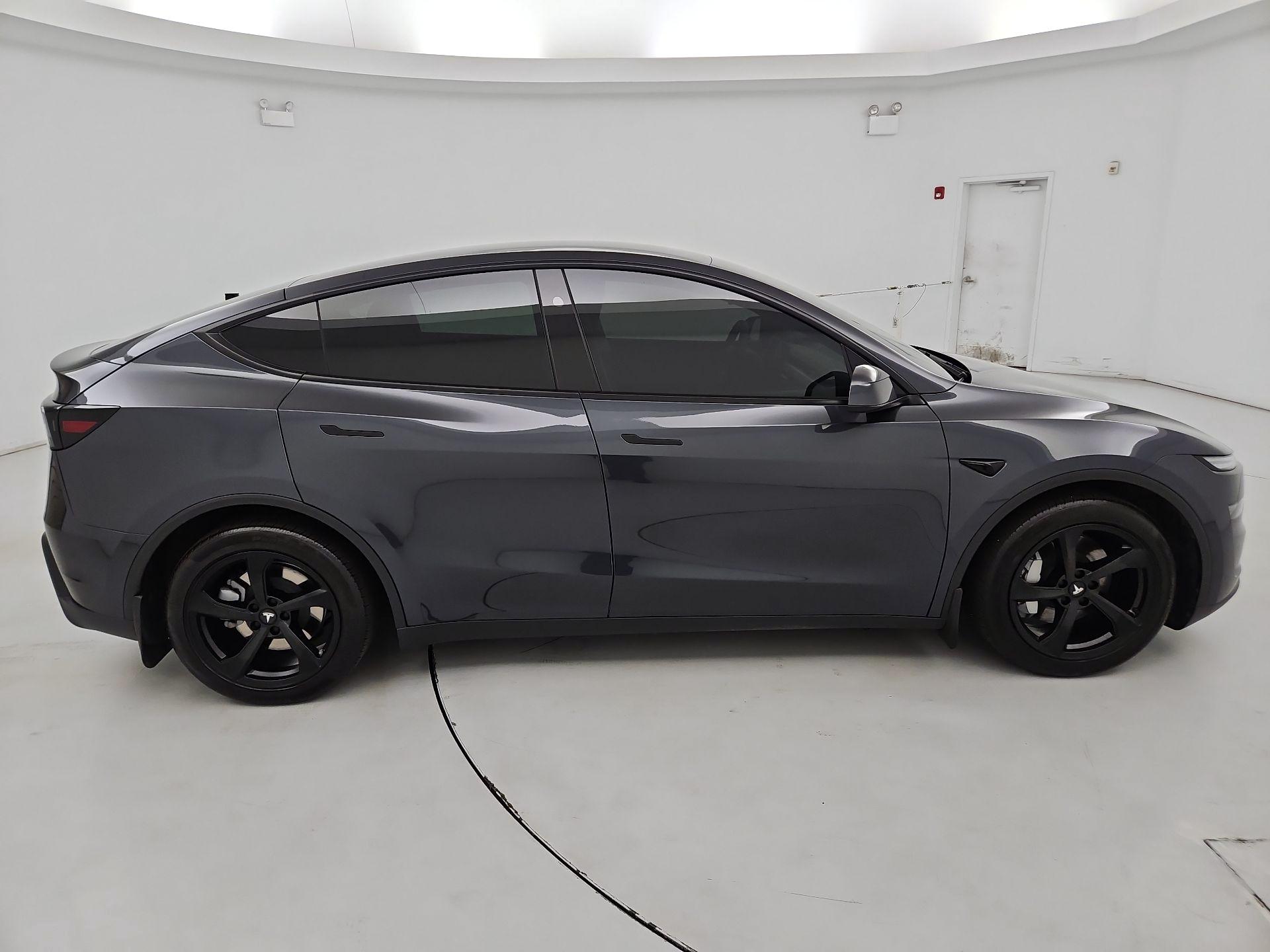 Thumbnail: 2026 Tesla Model Y - 4