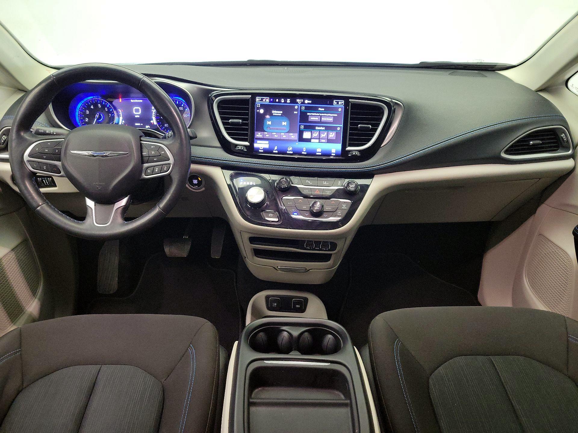 Thumbnail: 2021 Chrysler Pacifica - 9