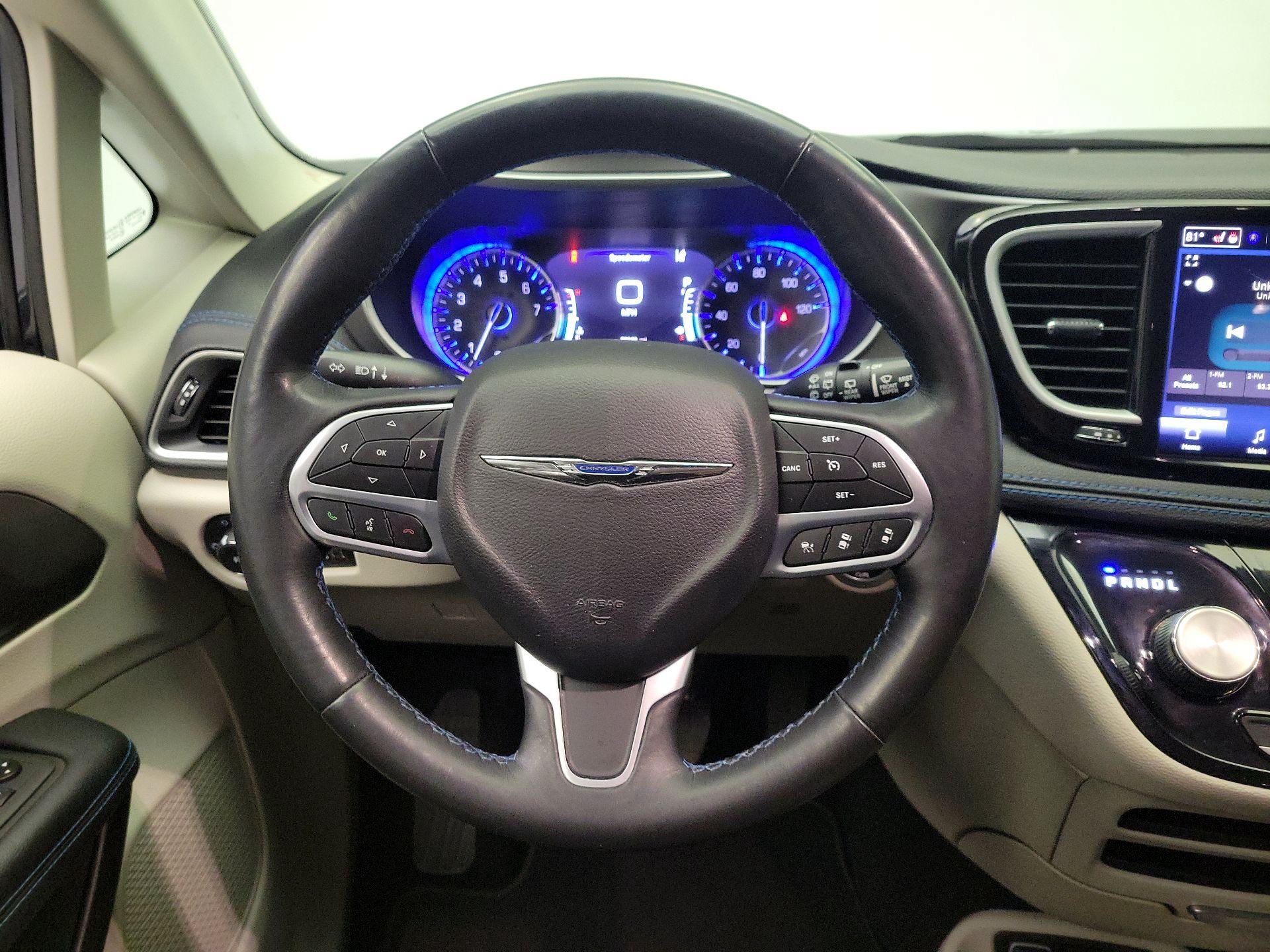 Thumbnail: 2021 Chrysler Pacifica - 10