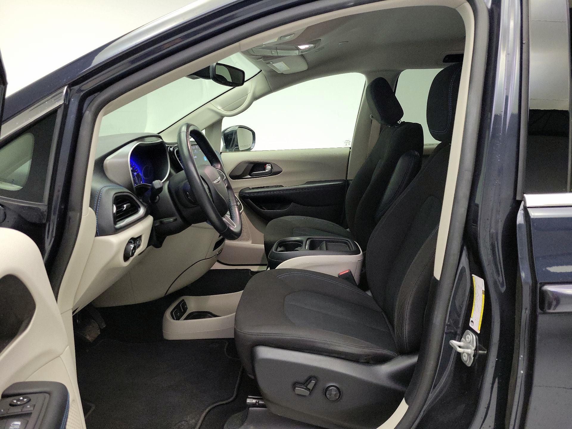 Thumbnail: 2021 Chrysler Pacifica - 11