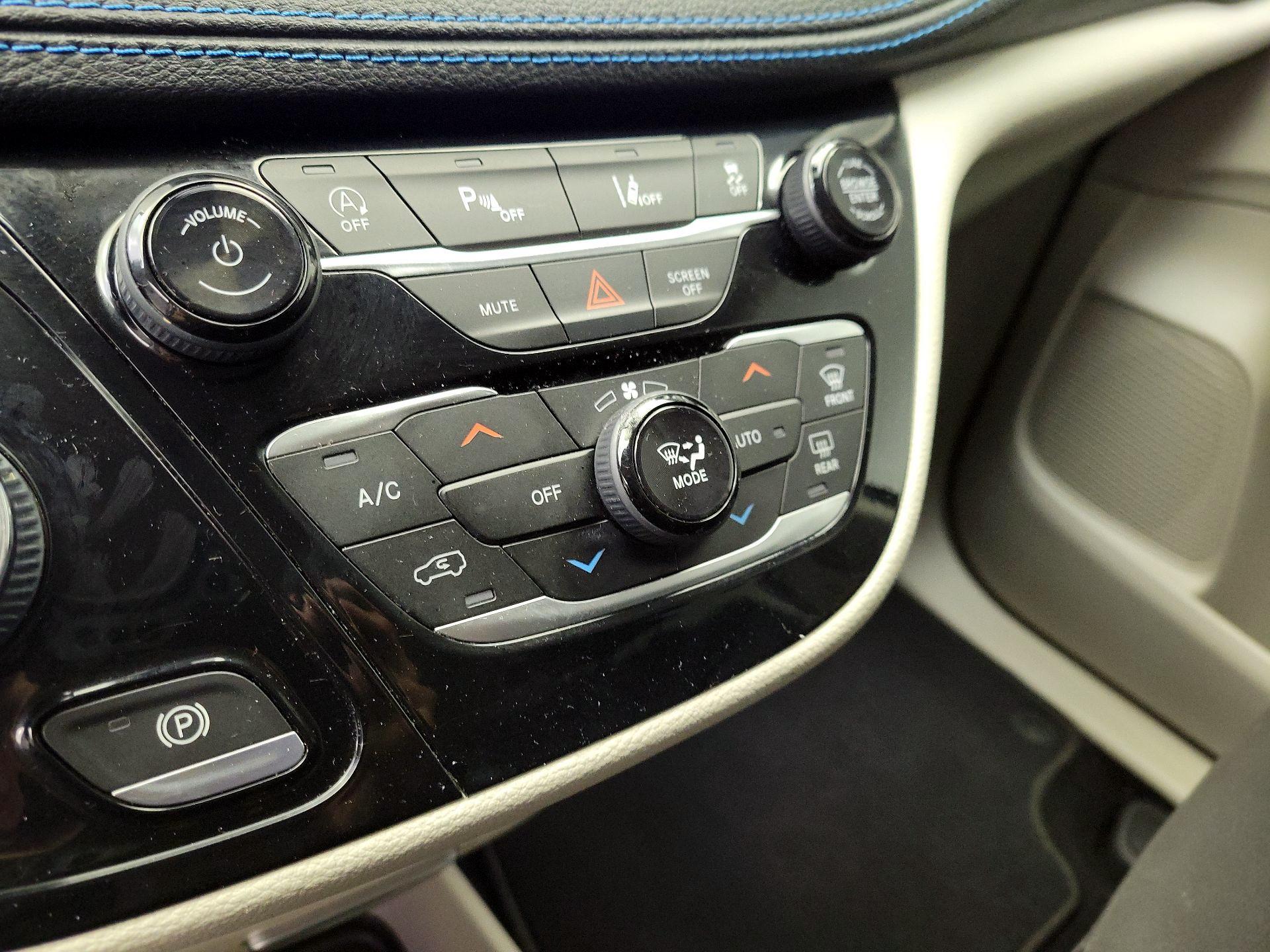 Thumbnail: 2021 Chrysler Pacifica - 16