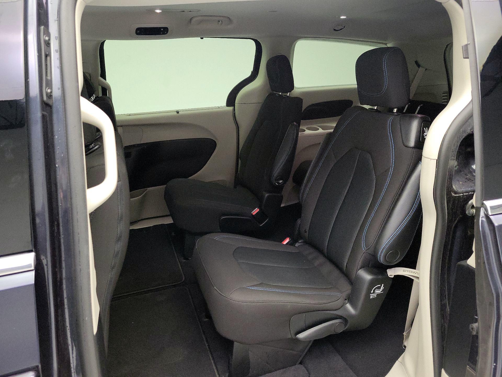 Thumbnail: 2021 Chrysler Pacifica - 19