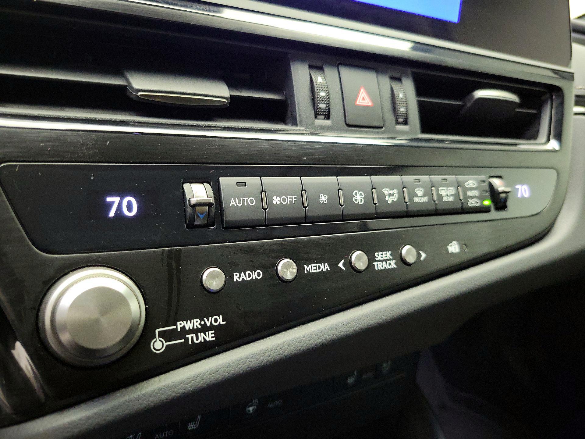 Thumbnail: 2023 Lexus ES - 16