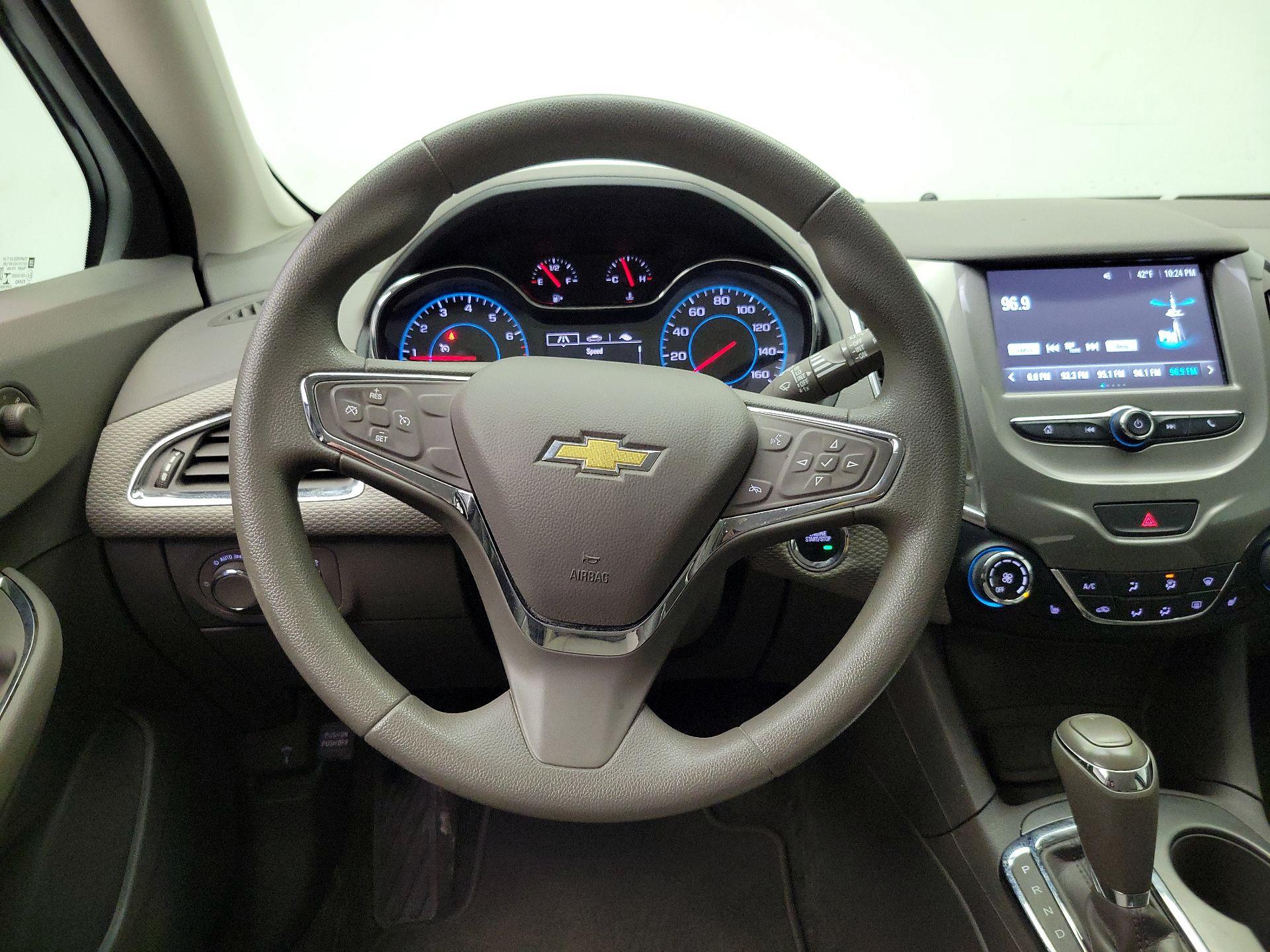 Thumbnail: 2018 Chevrolet Cruze - 10