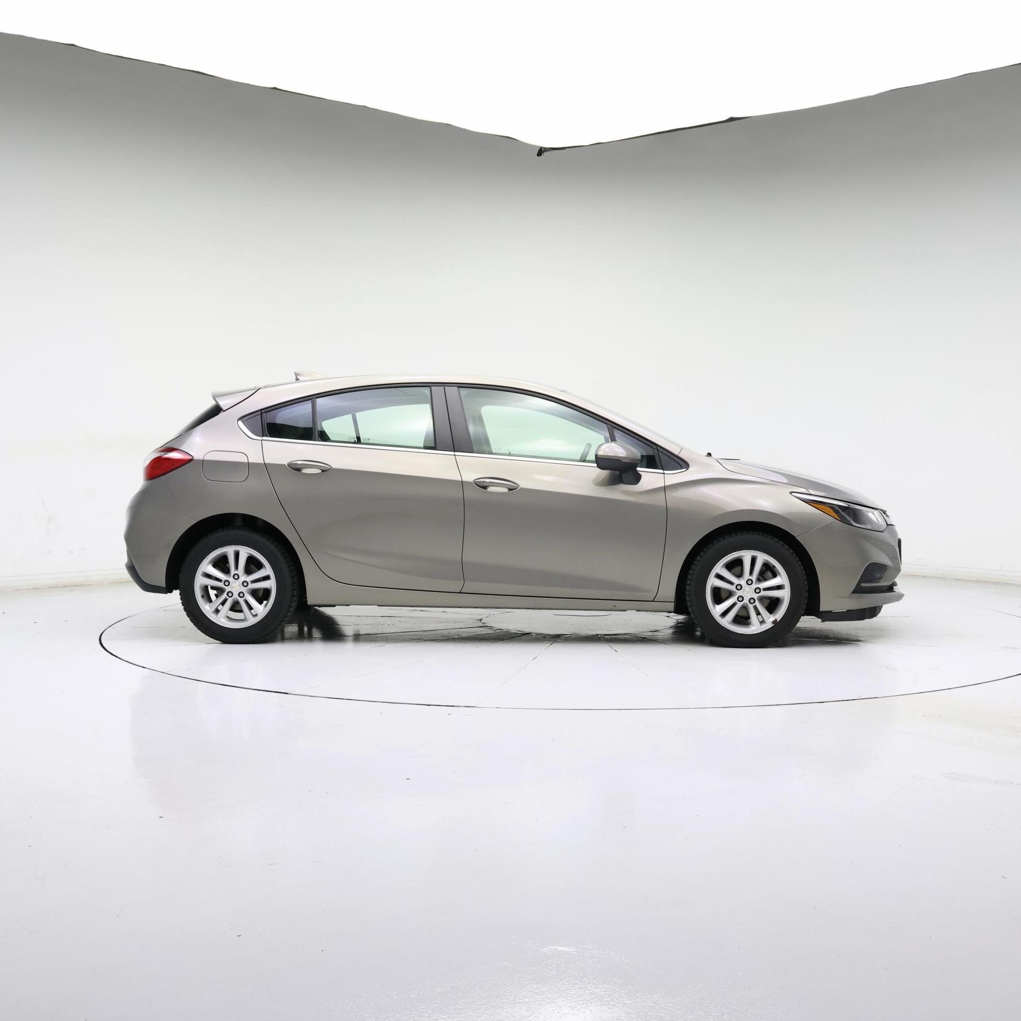 Thumbnail: 2018 Chevrolet Cruze - 3