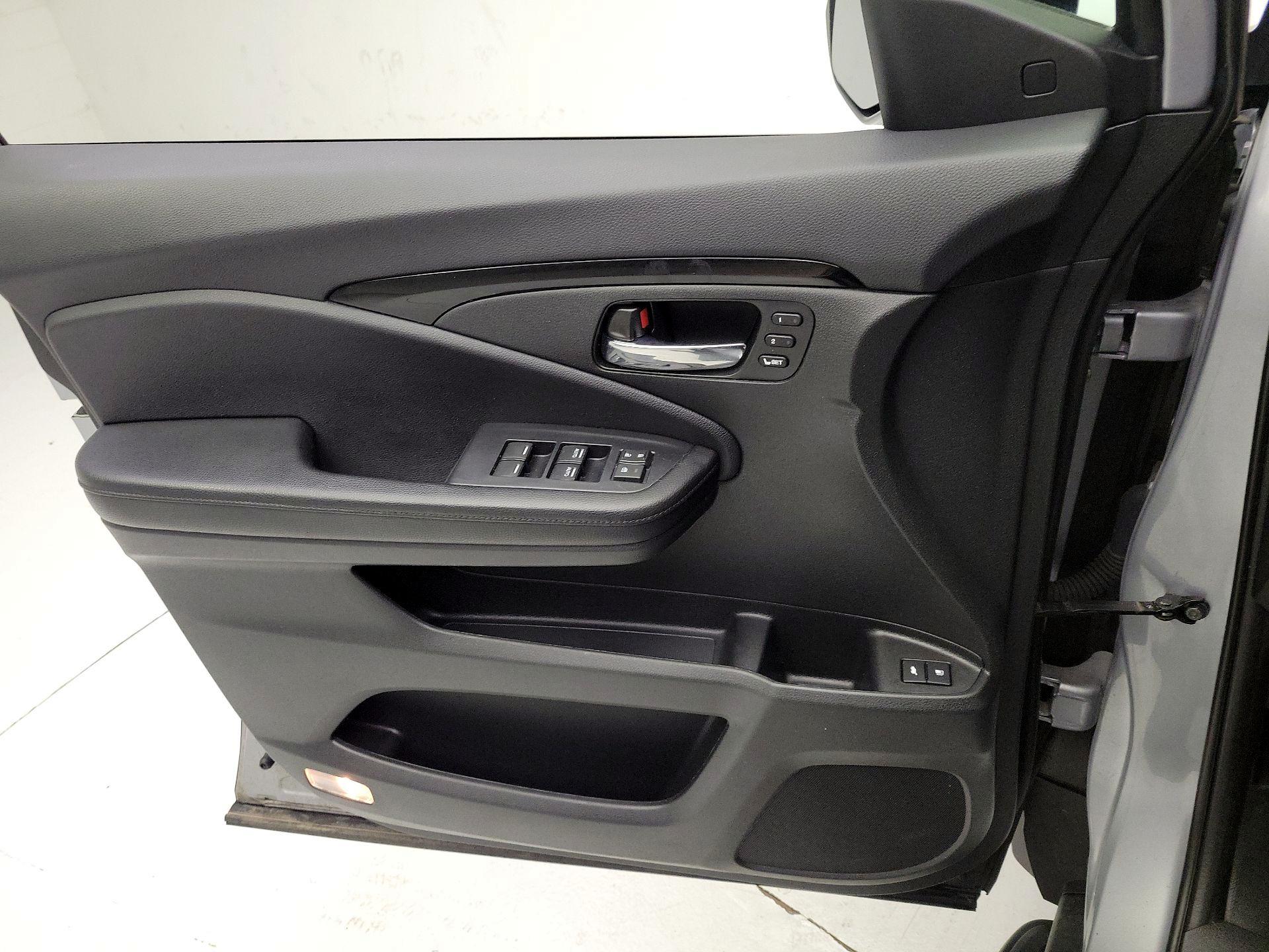 Thumbnail: 2019 Honda Passport - 12