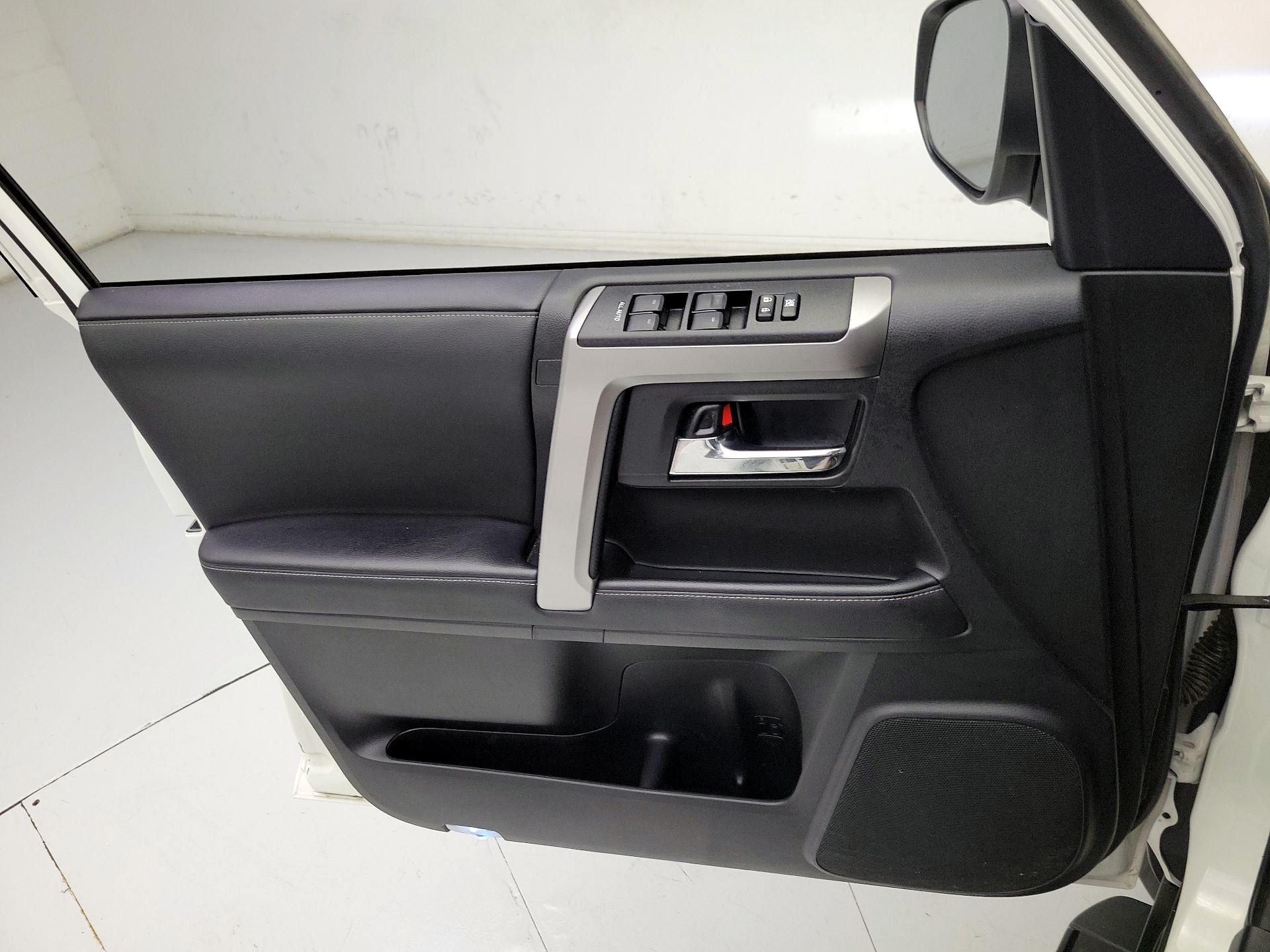 Thumbnail: 2020 Toyota 4Runner - 12