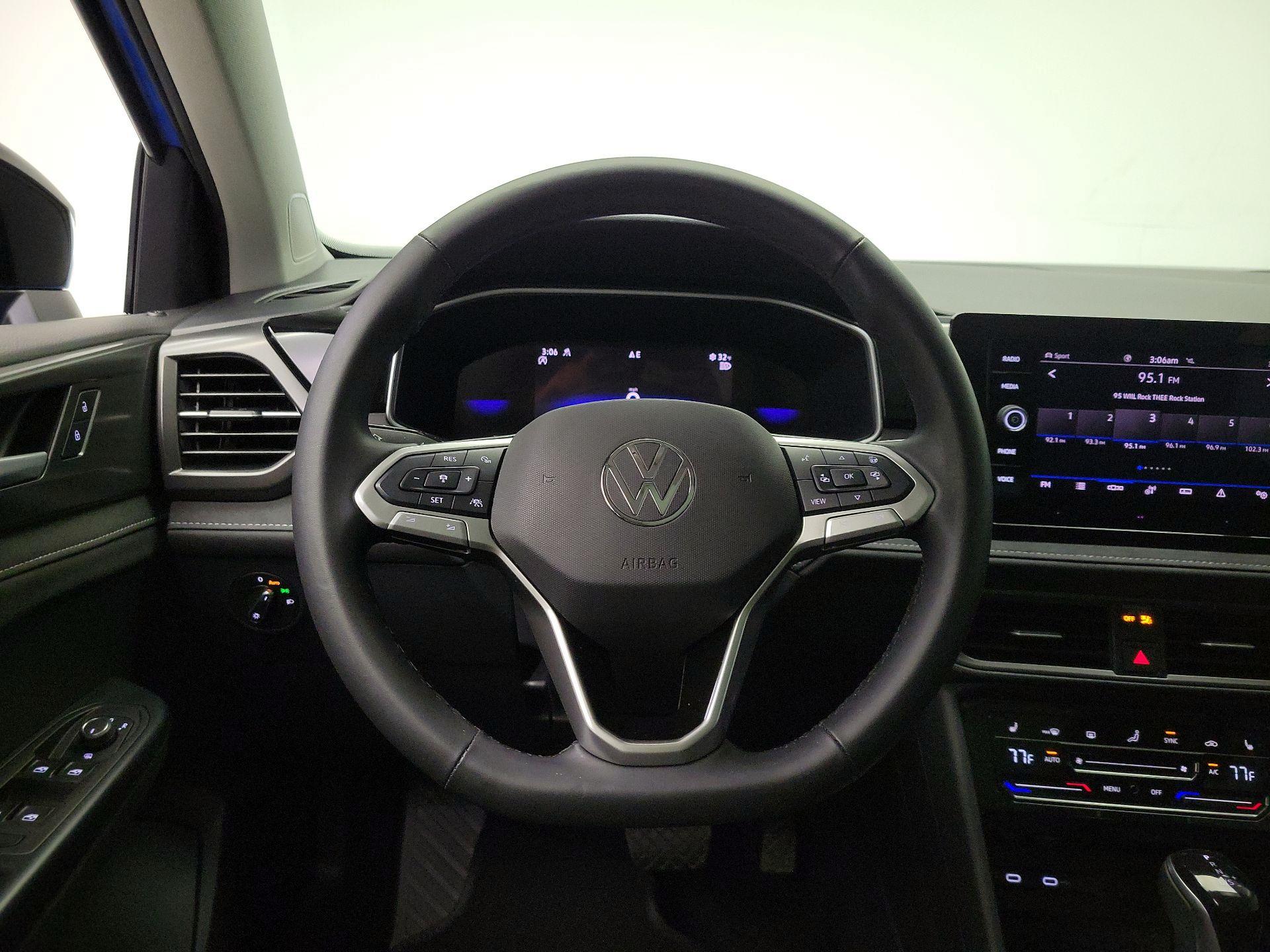 Thumbnail: 2025 Volkswagen Taos - 10