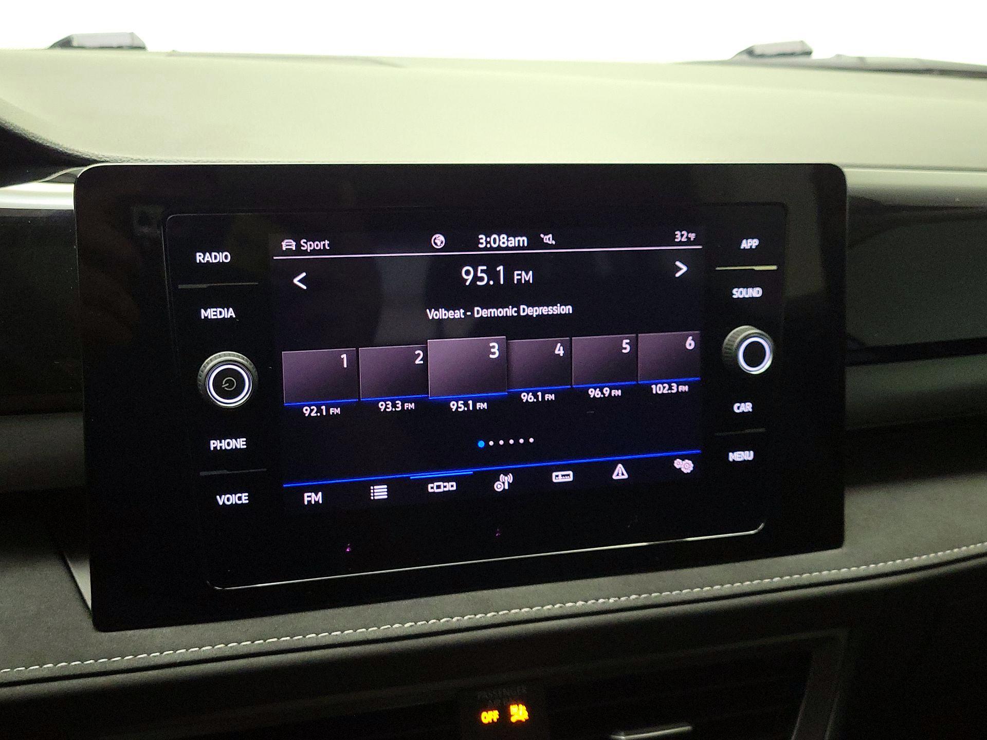 Thumbnail: 2025 Volkswagen Taos - 15