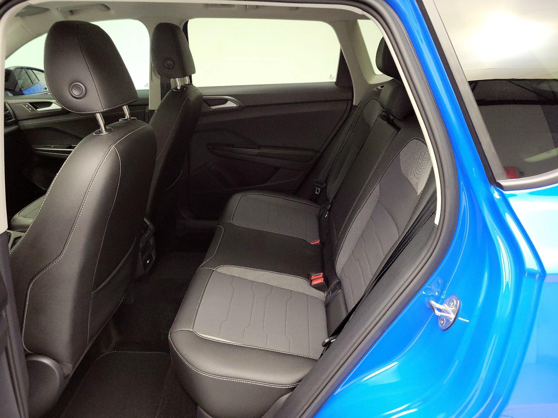 Thumbnail: 2025 Volkswagen Taos - 20