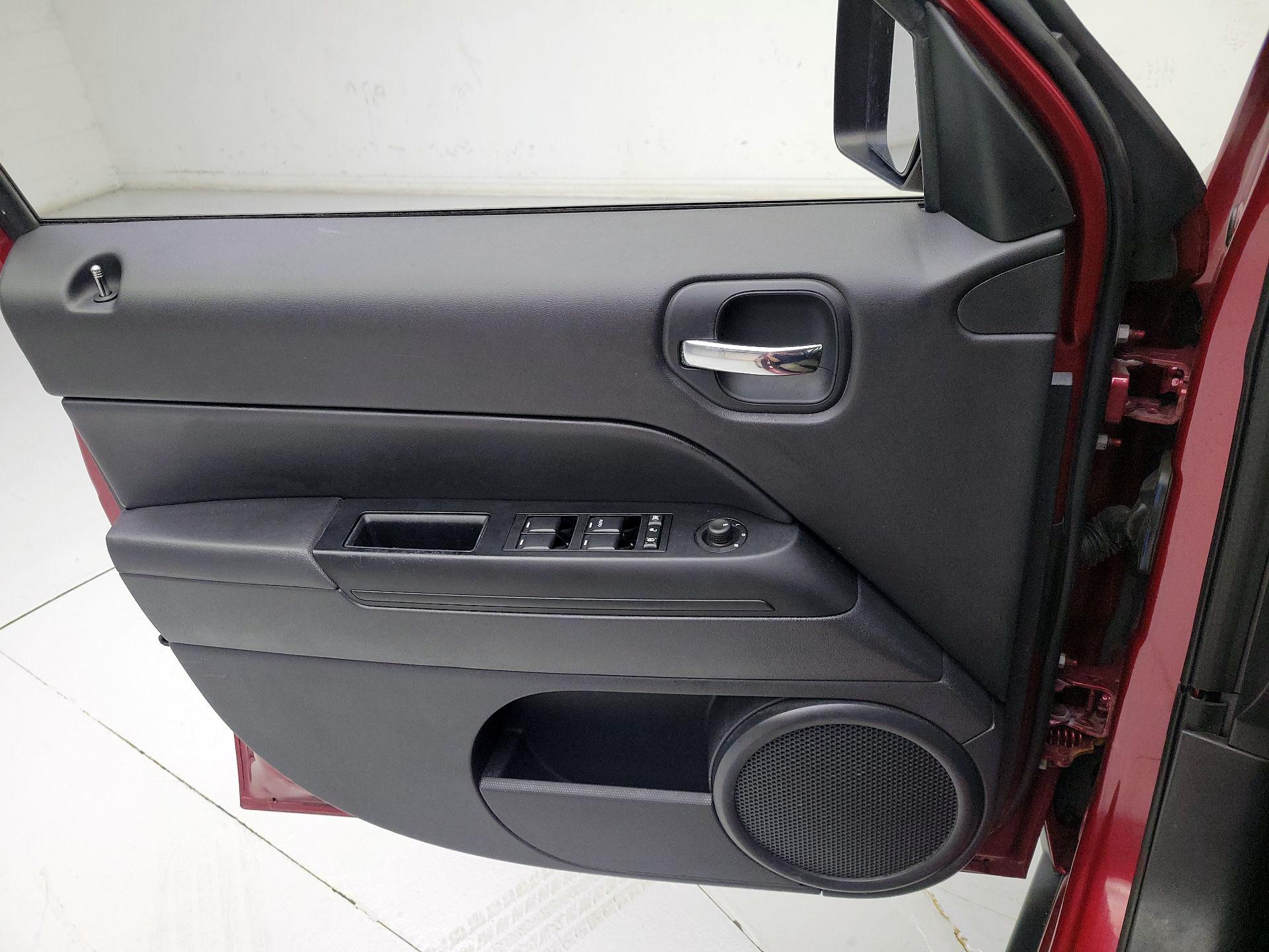 Thumbnail: 2014 Jeep Patriot - 12