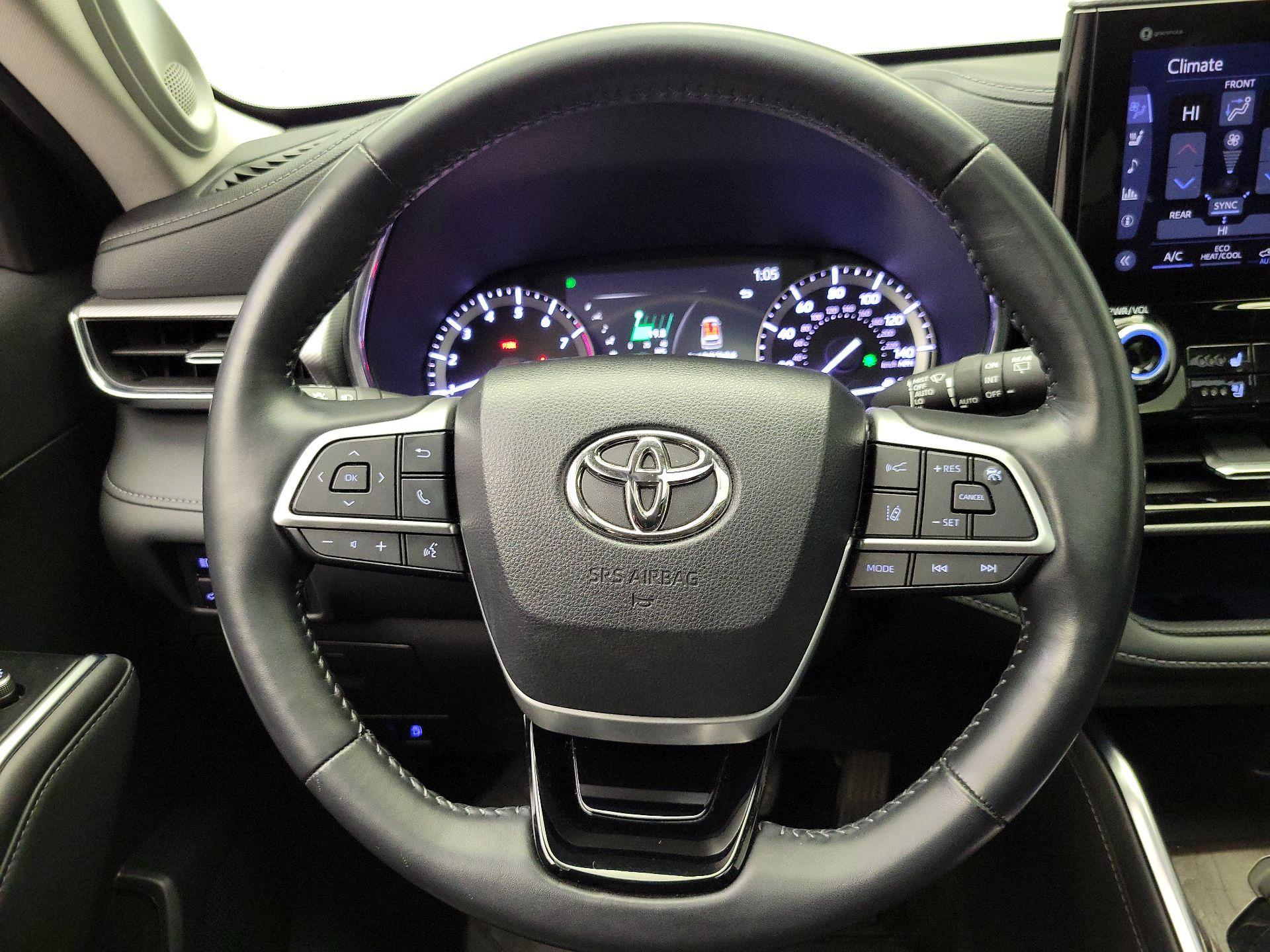 Thumbnail: 2022 Toyota Highlander - 10